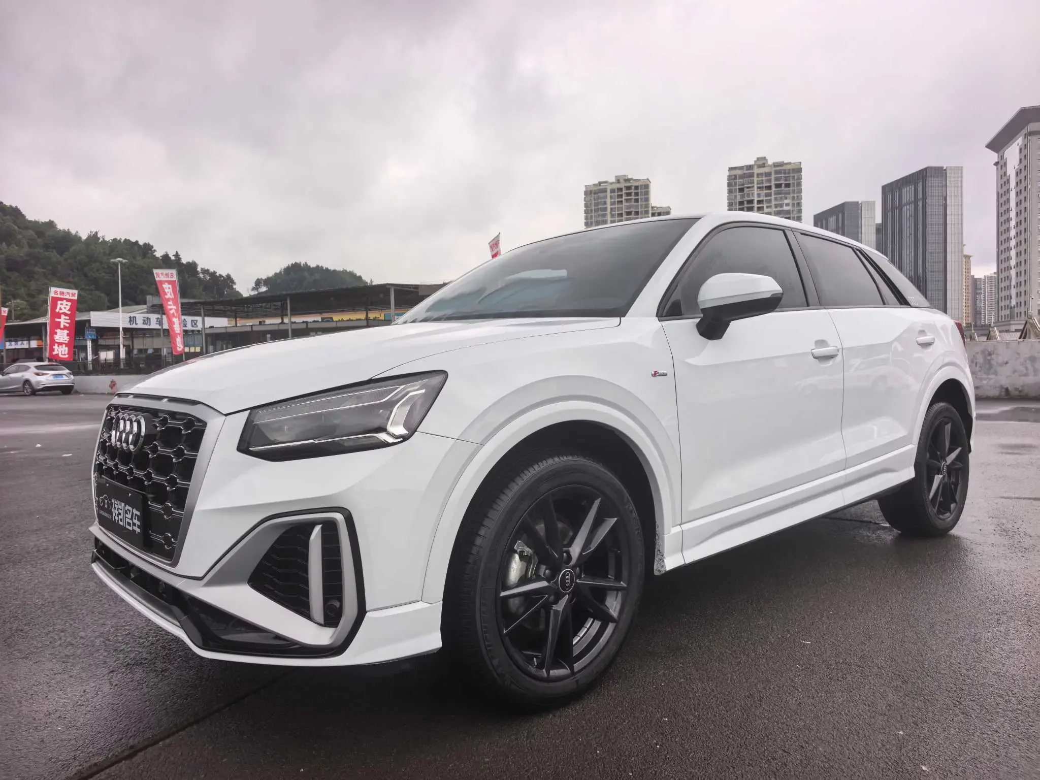 AUDI Q2L