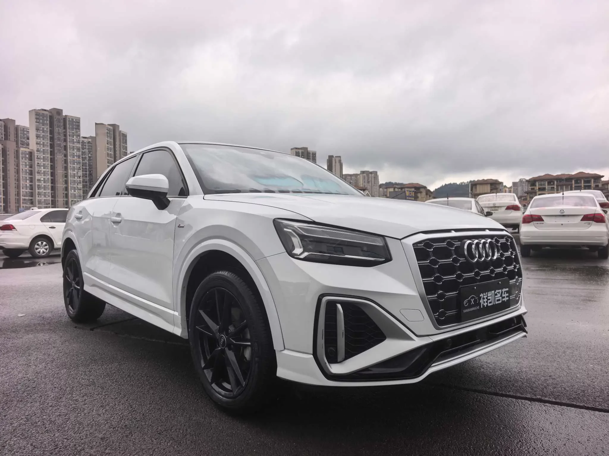Audi Q2L