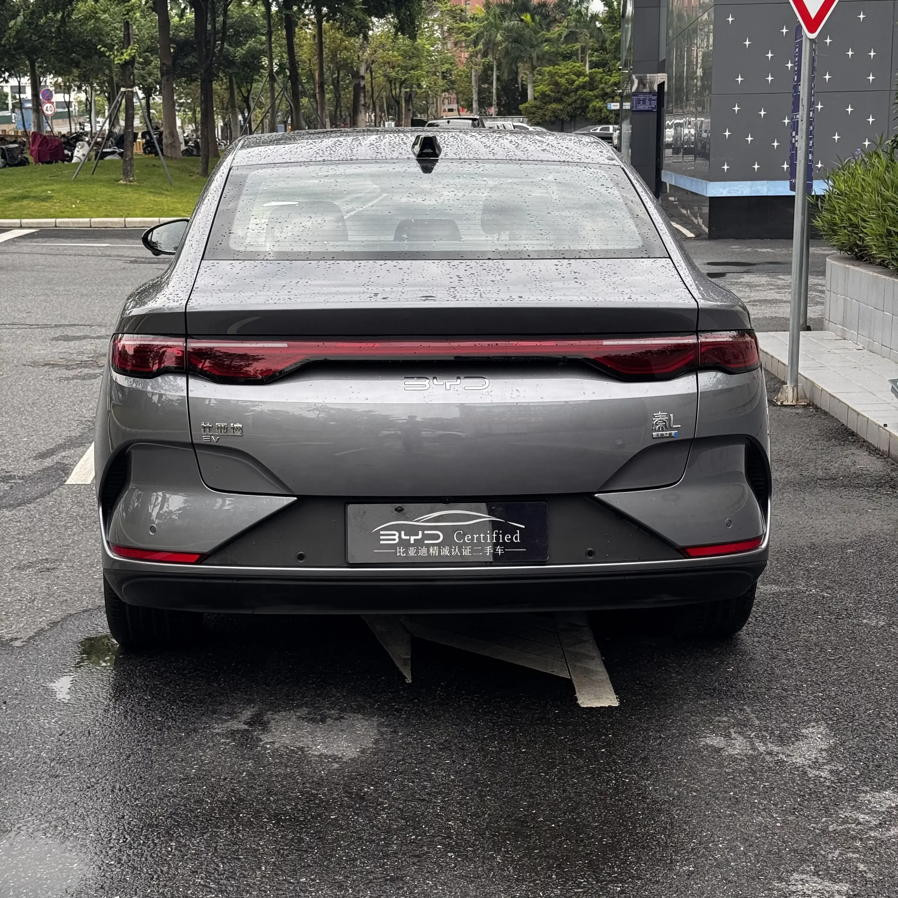 BYD Qin L EV