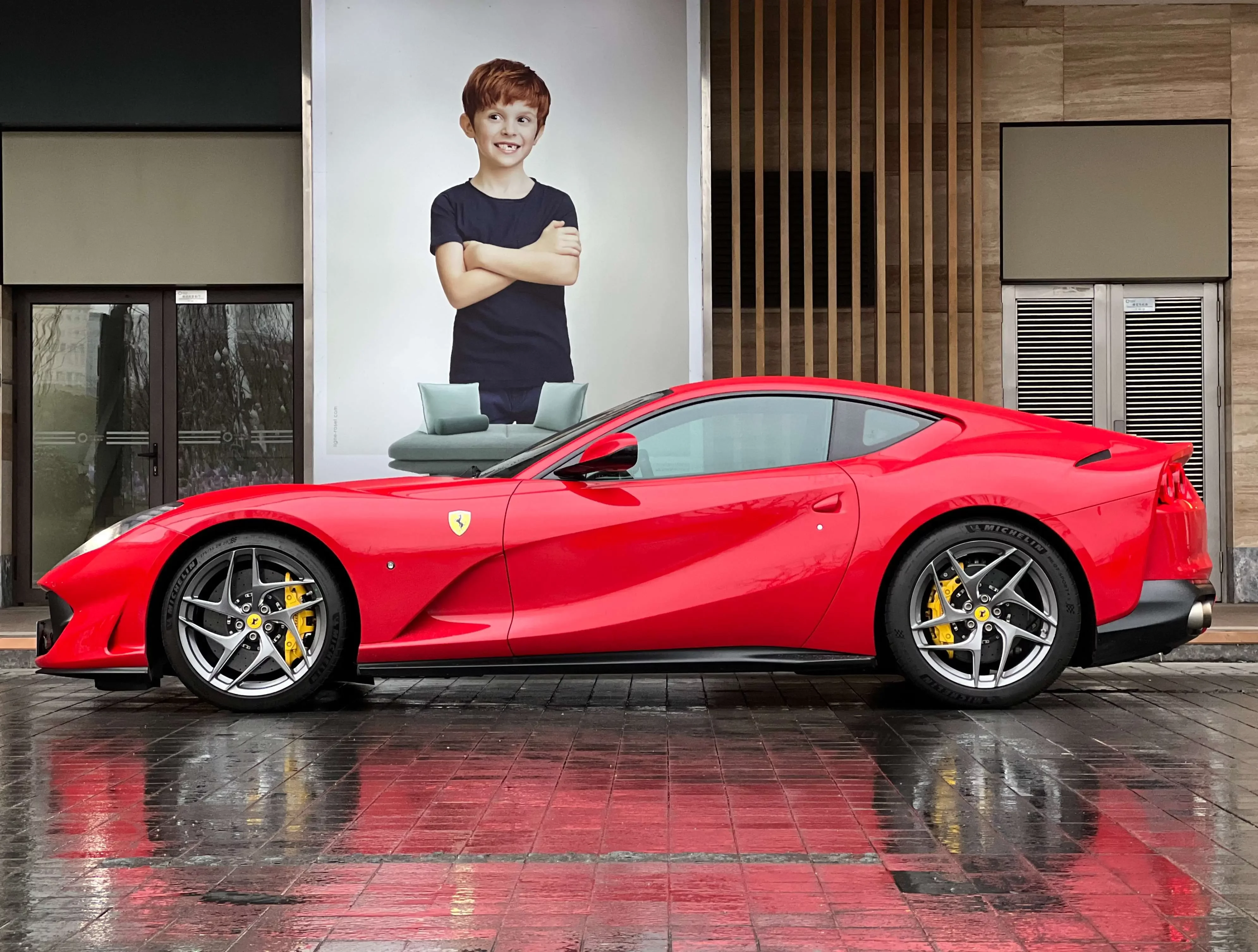 Ferrari 812