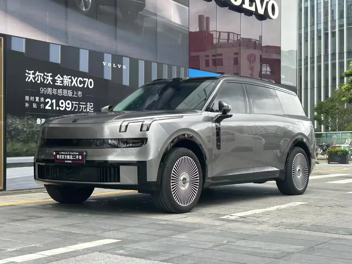 Lynk & Co 900