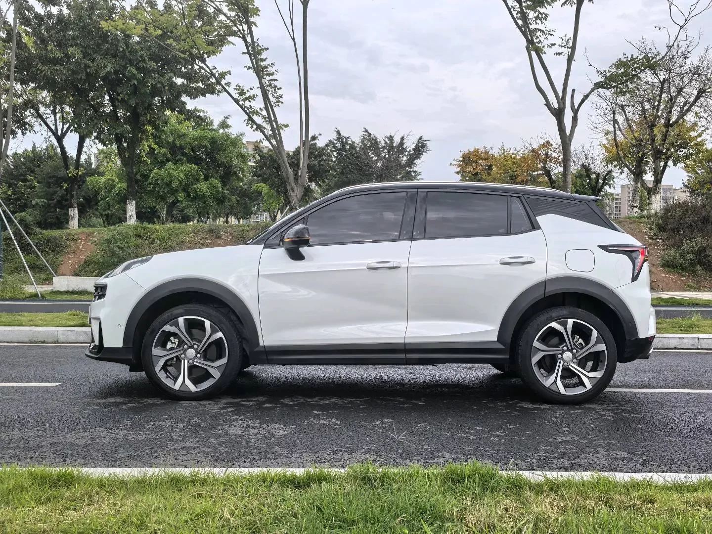 Lynk & Co 06