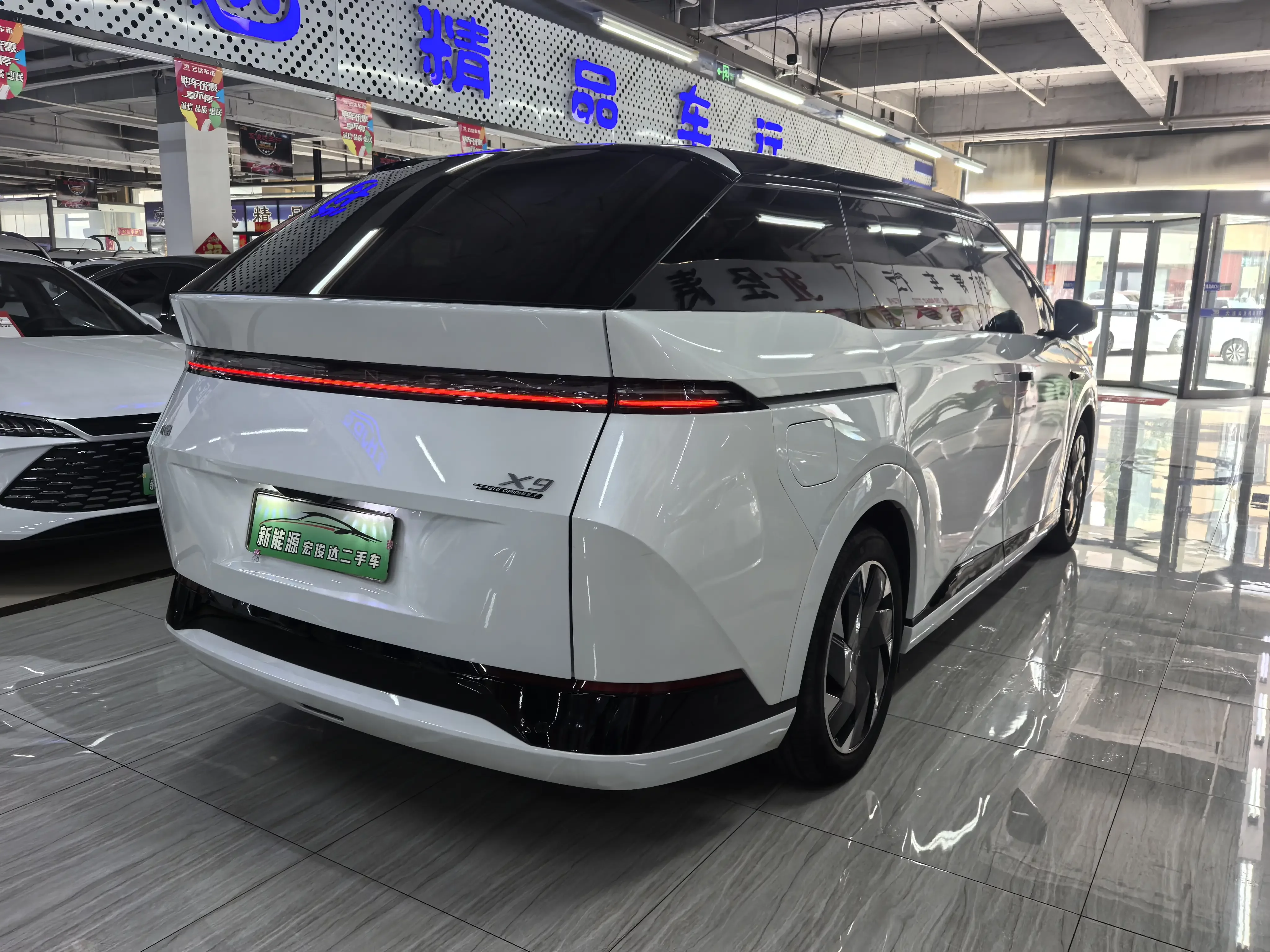 Xpeng X9