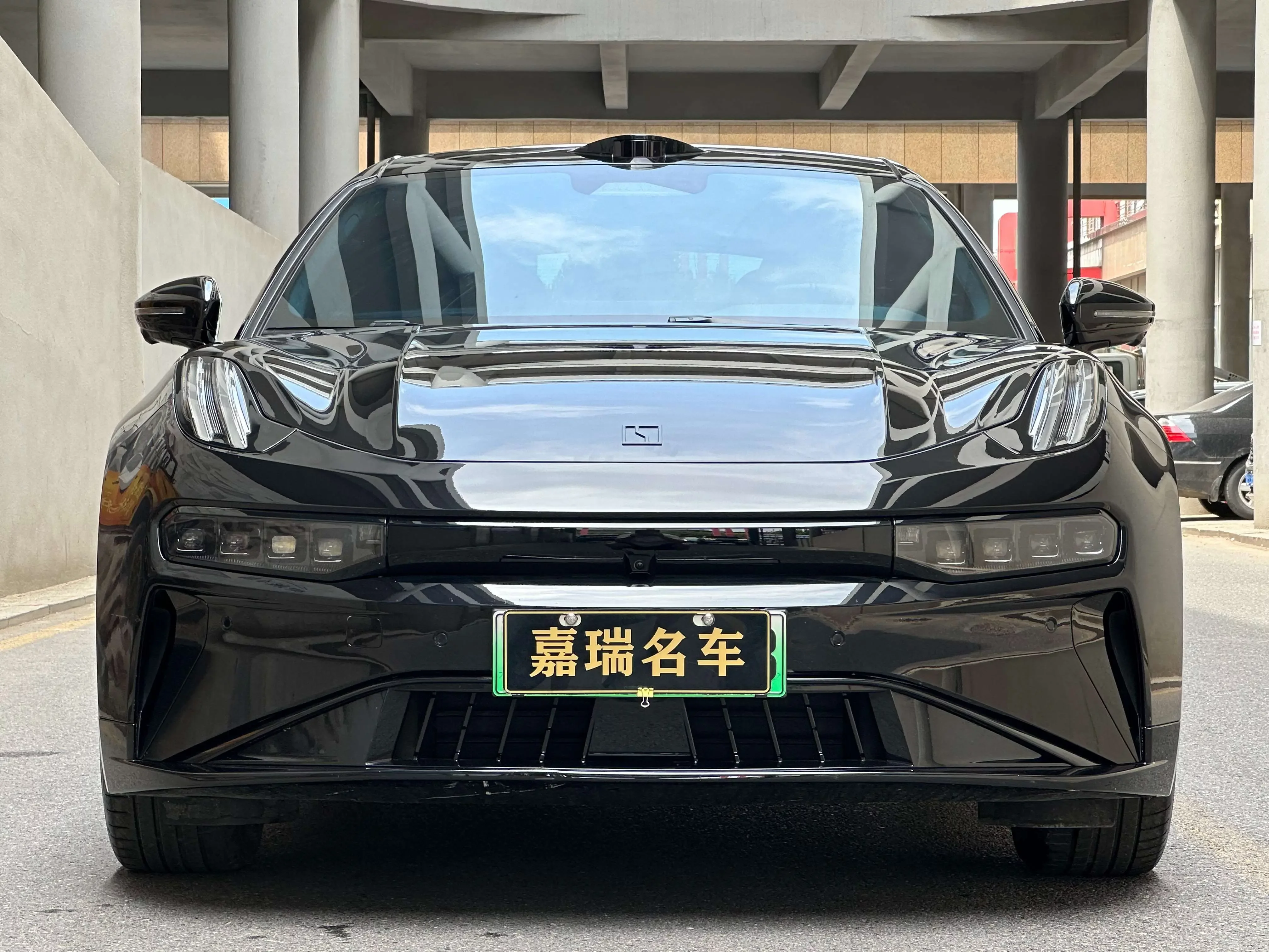 ZEEKR 001