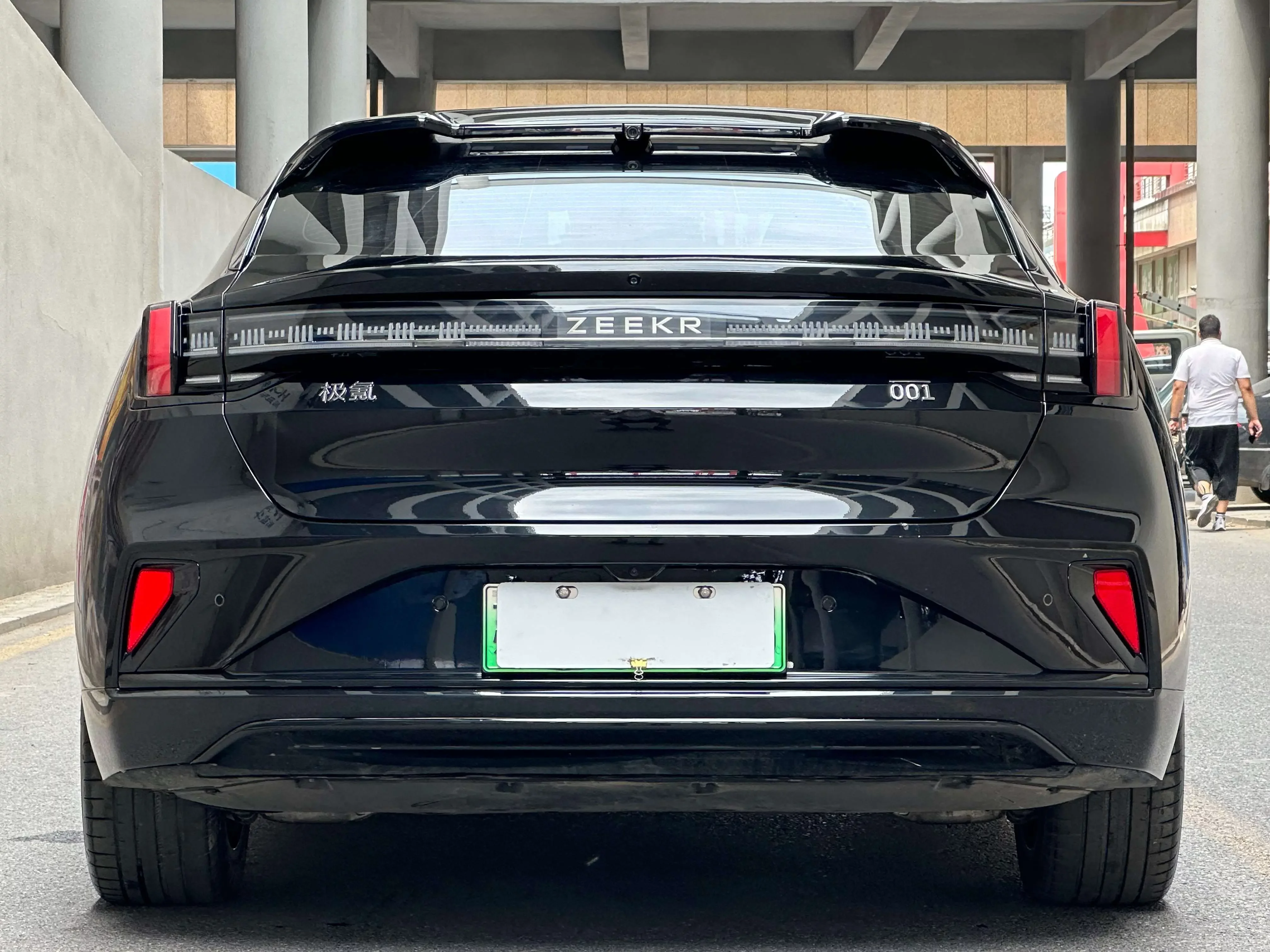ZEEKR 001