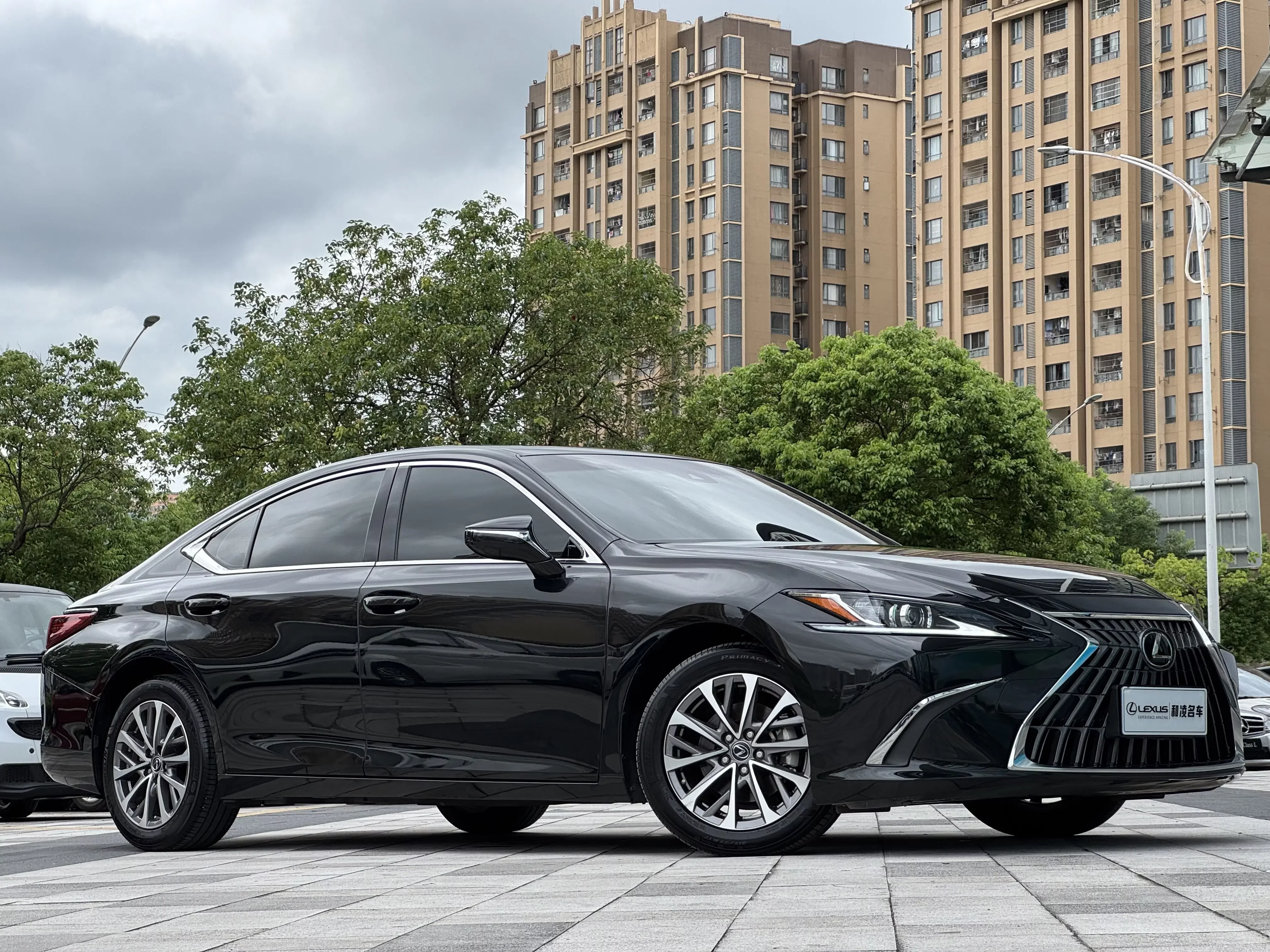 Lexus ES