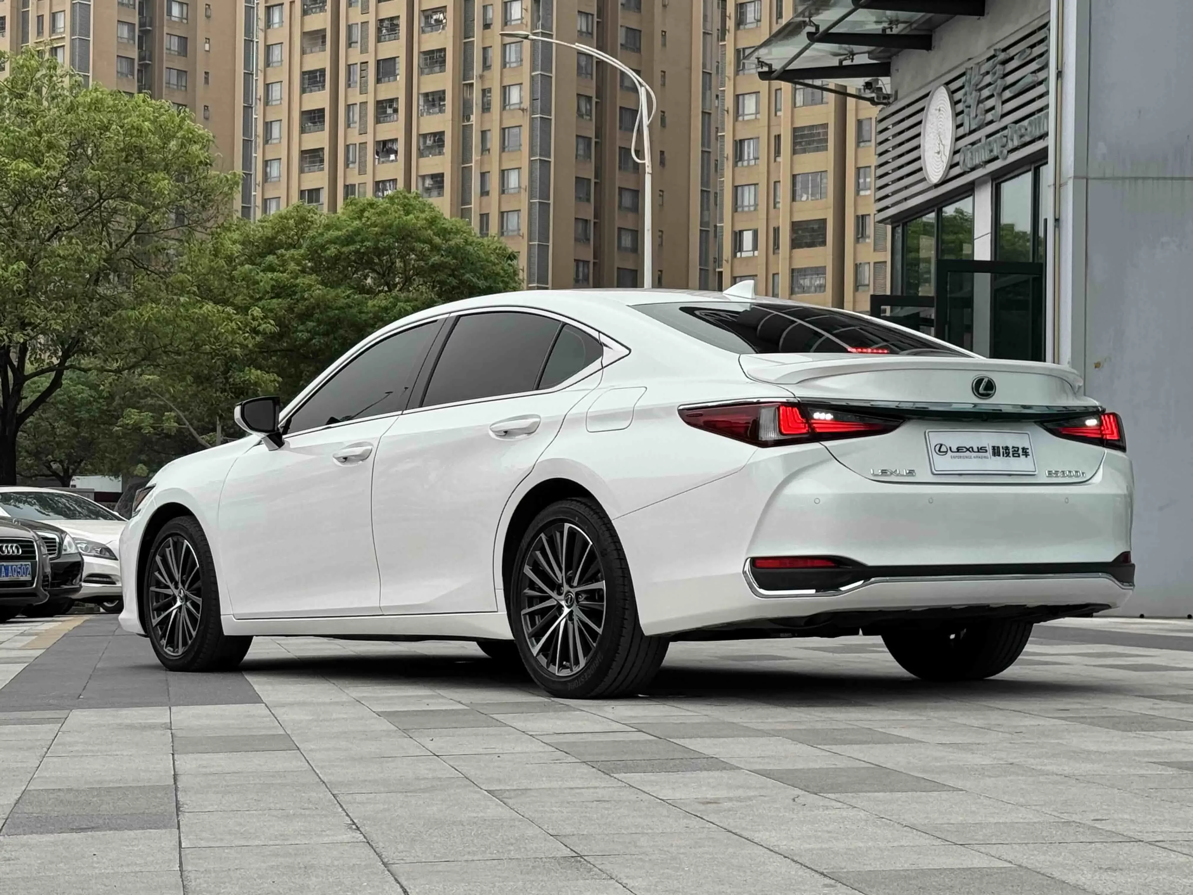 Lexus ES
