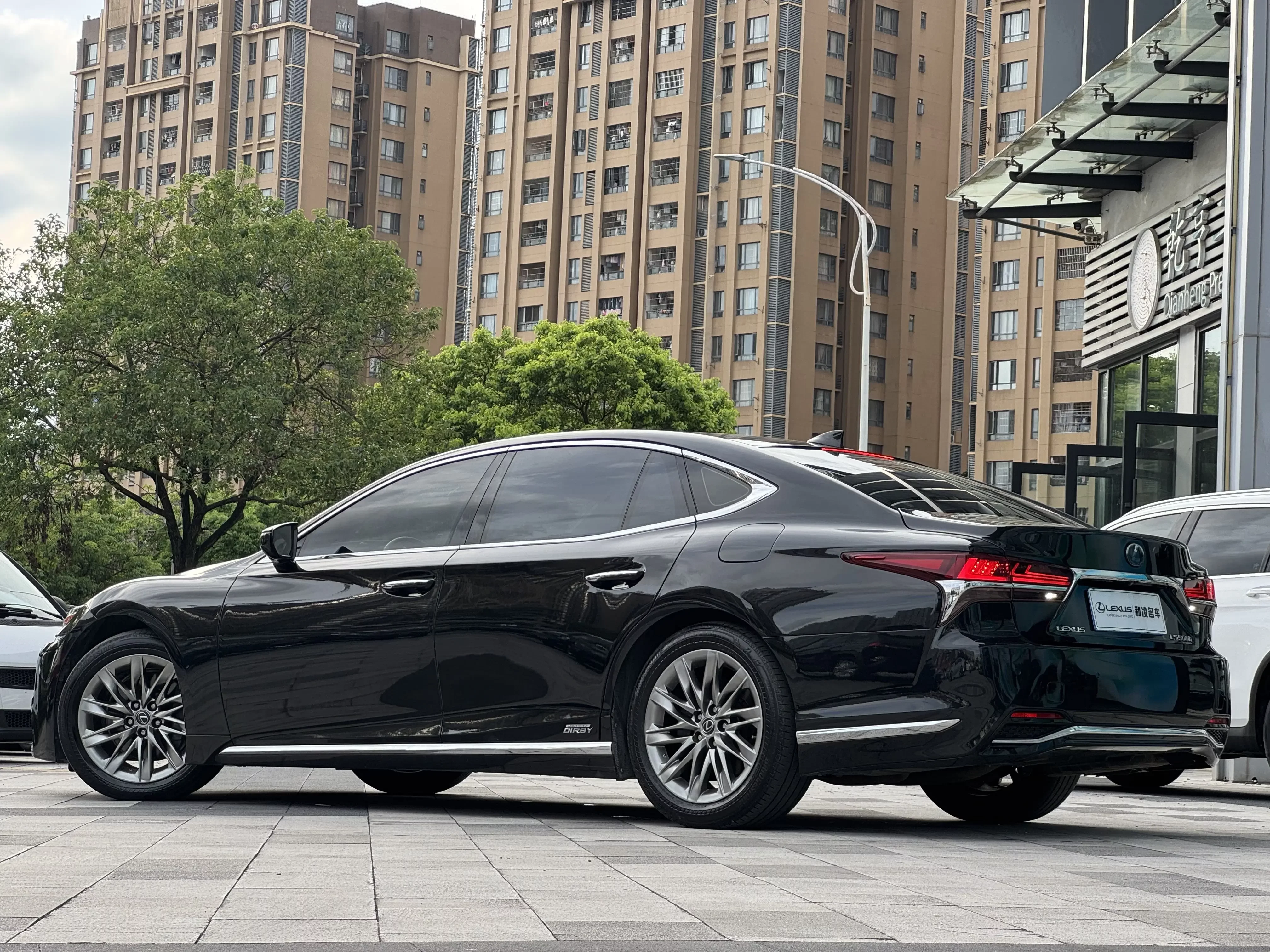 Lexus LS