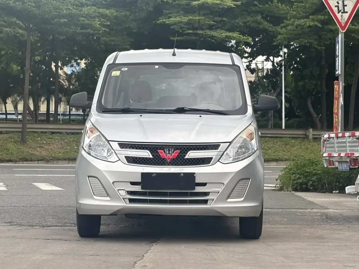 Wuling Rongguang V