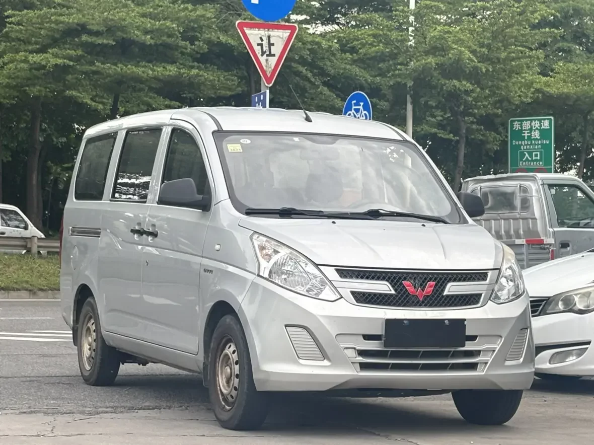 Wuling Rongguang V