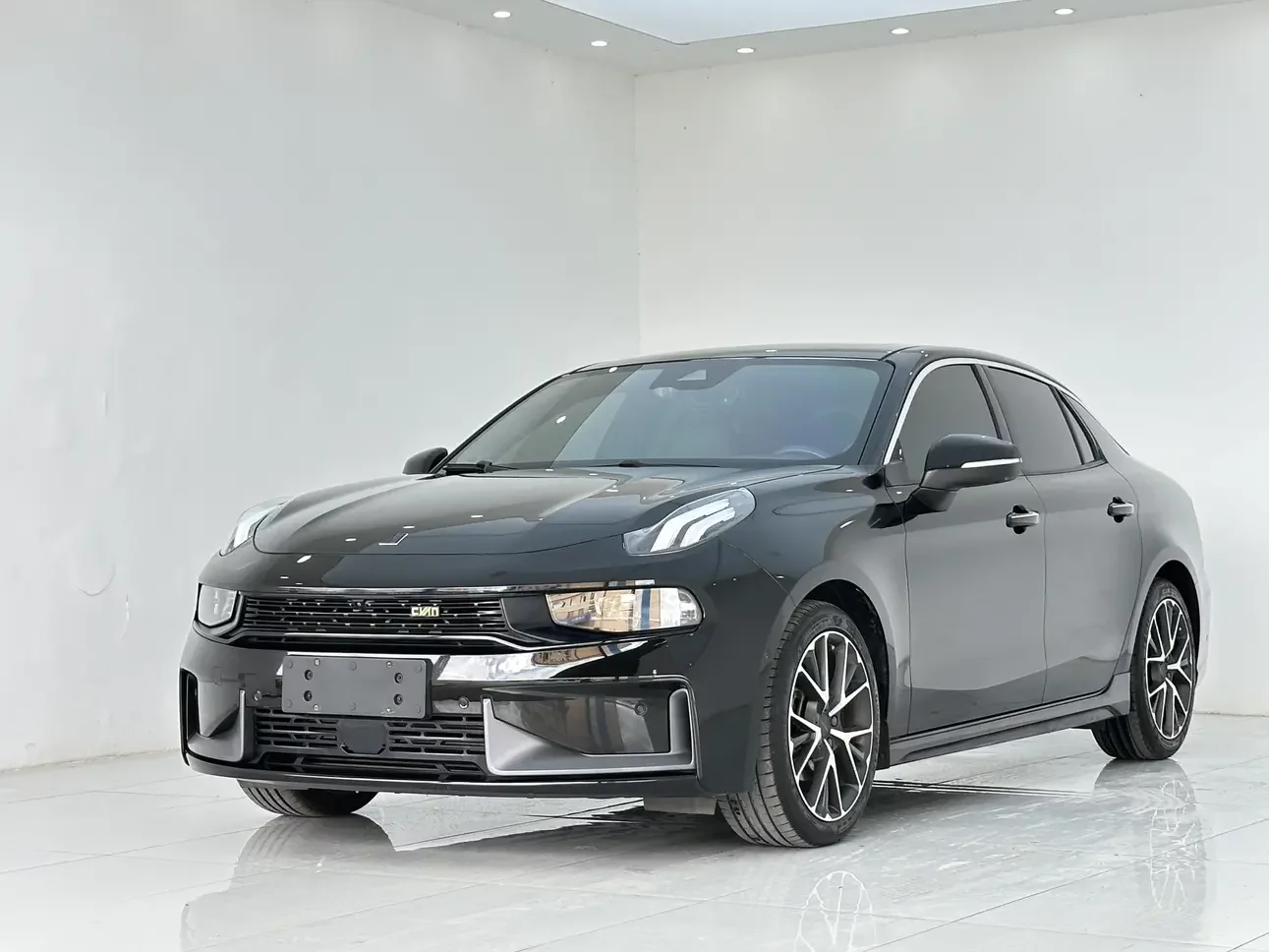 Lynk & Co 03