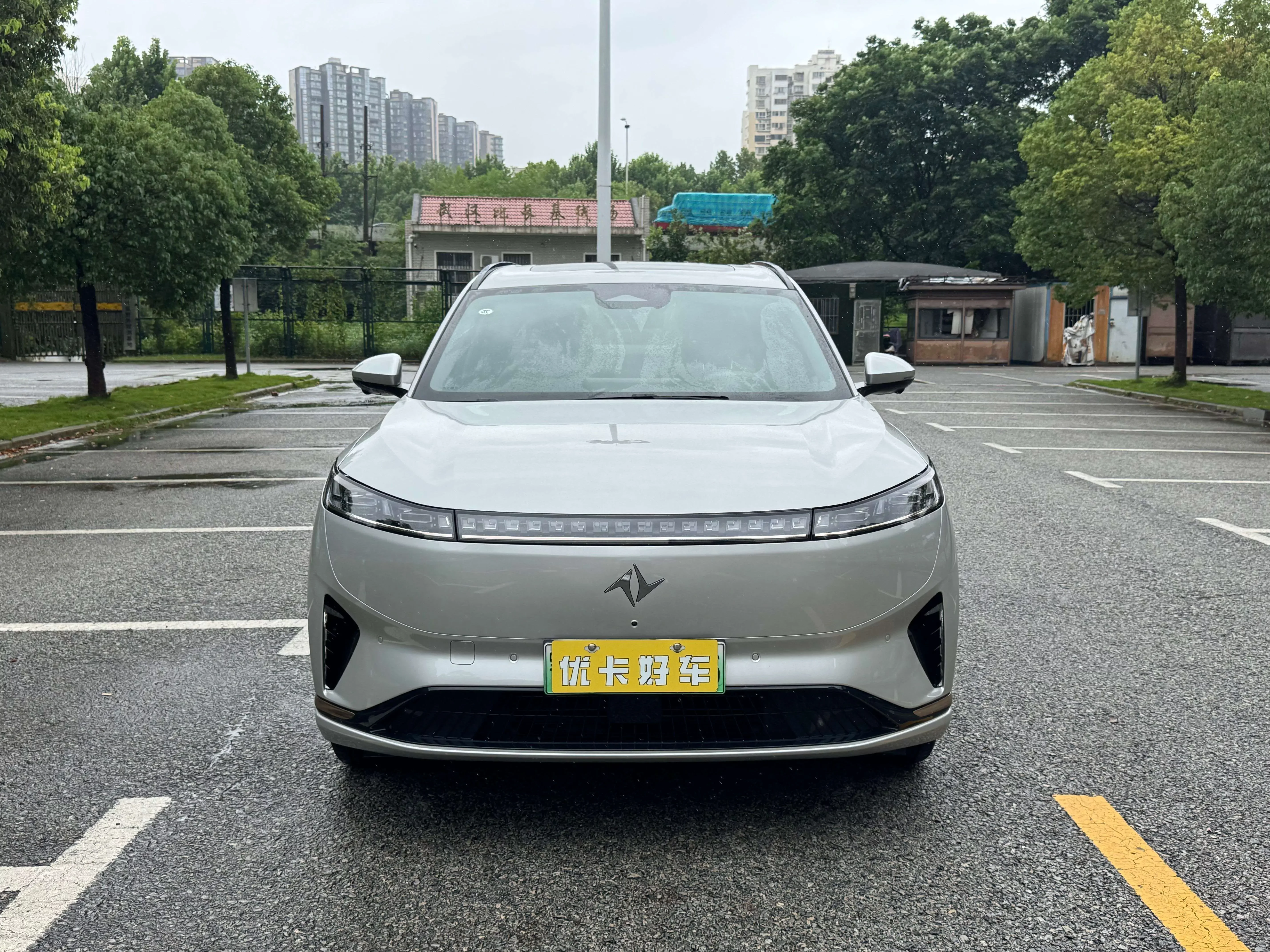 Dongfeng Yipai 008  из Китая