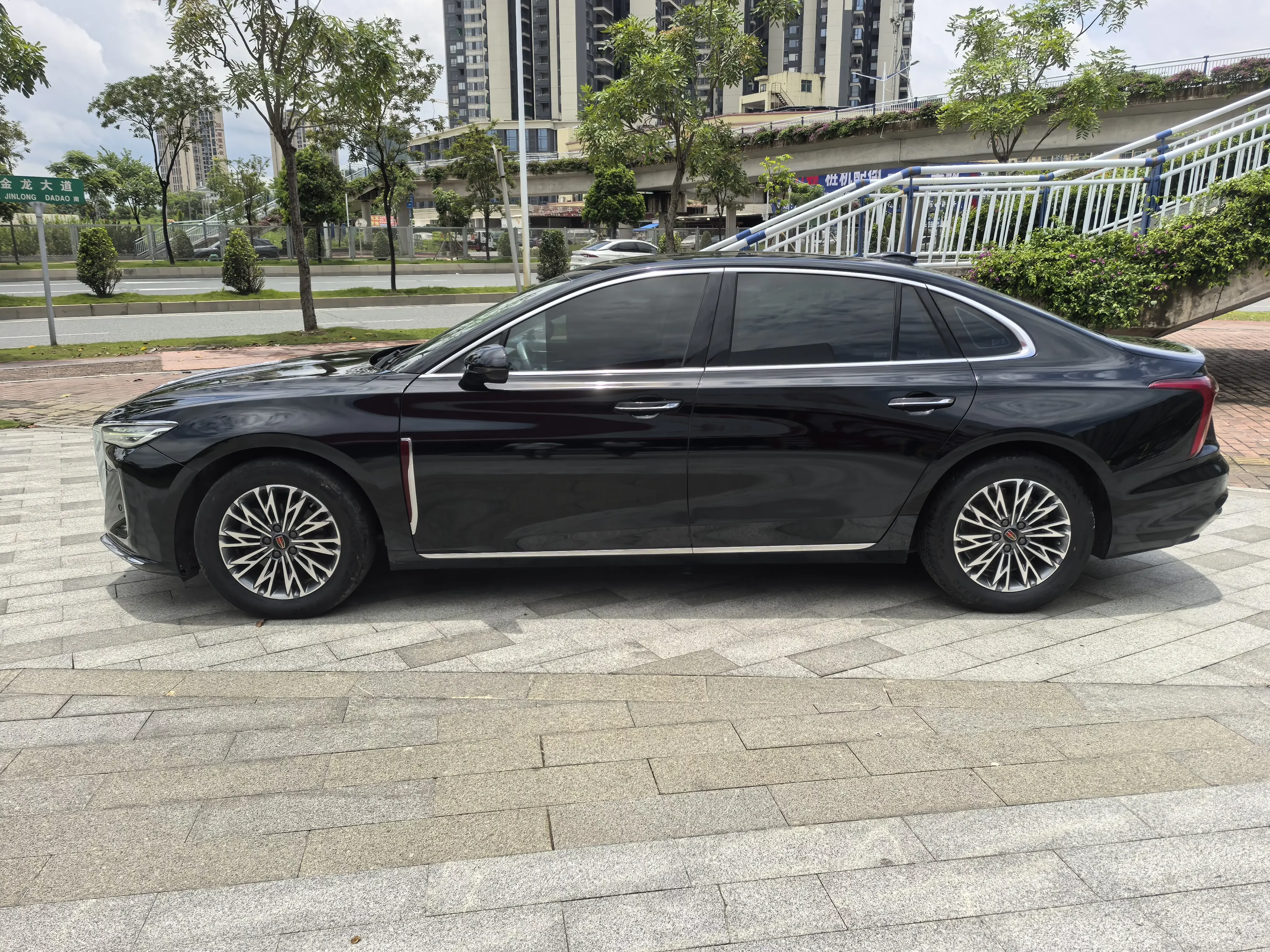 Hongqi H5