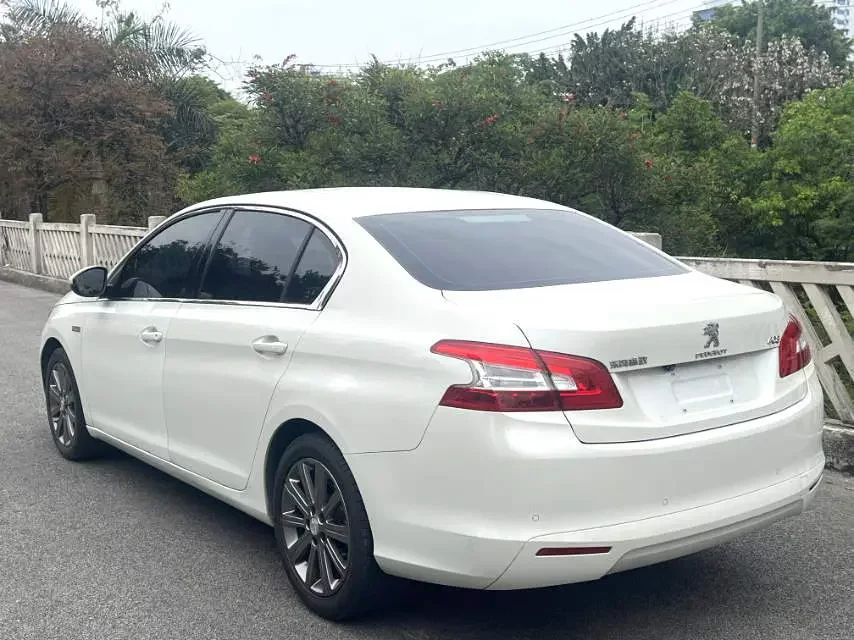 Peugeot 408