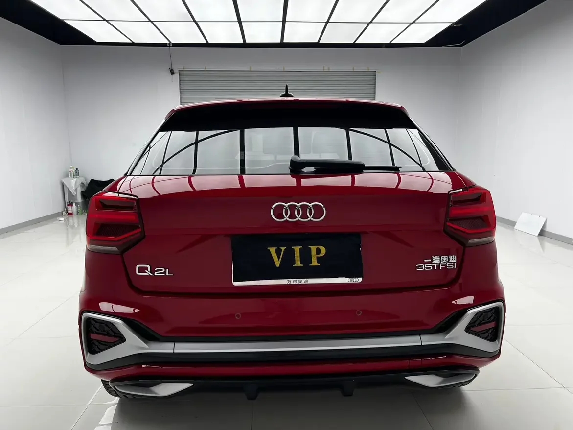 Audi Q2L