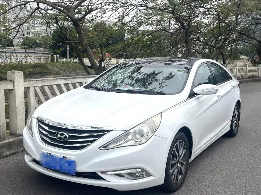 Hyundai sonata eight