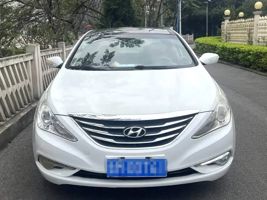 Hyundai sonata eight