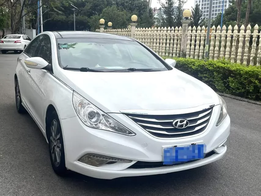 Hyundai sonata eight
