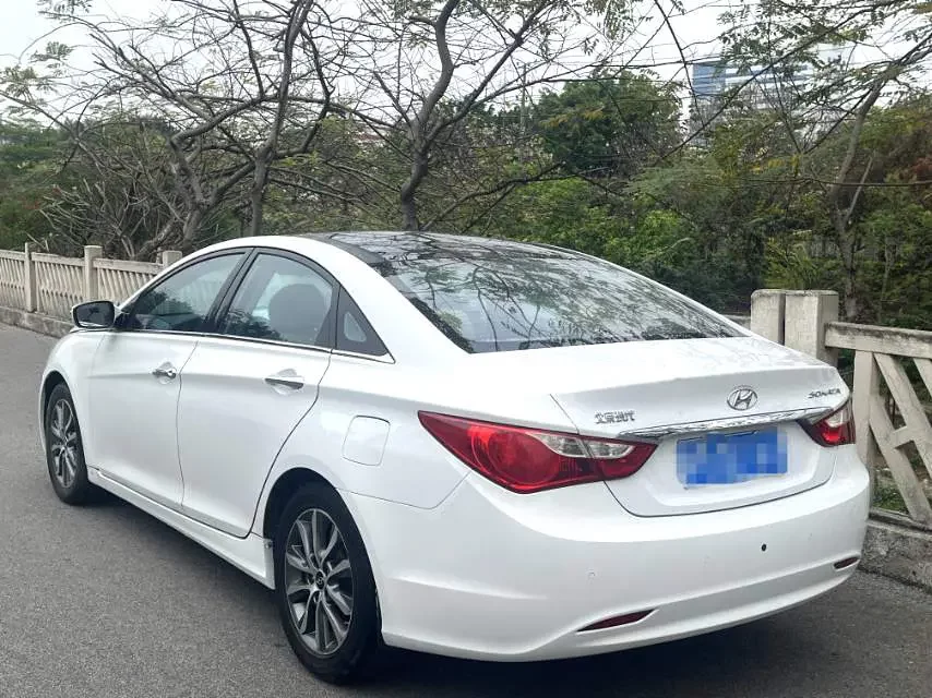 Hyundai sonata eight