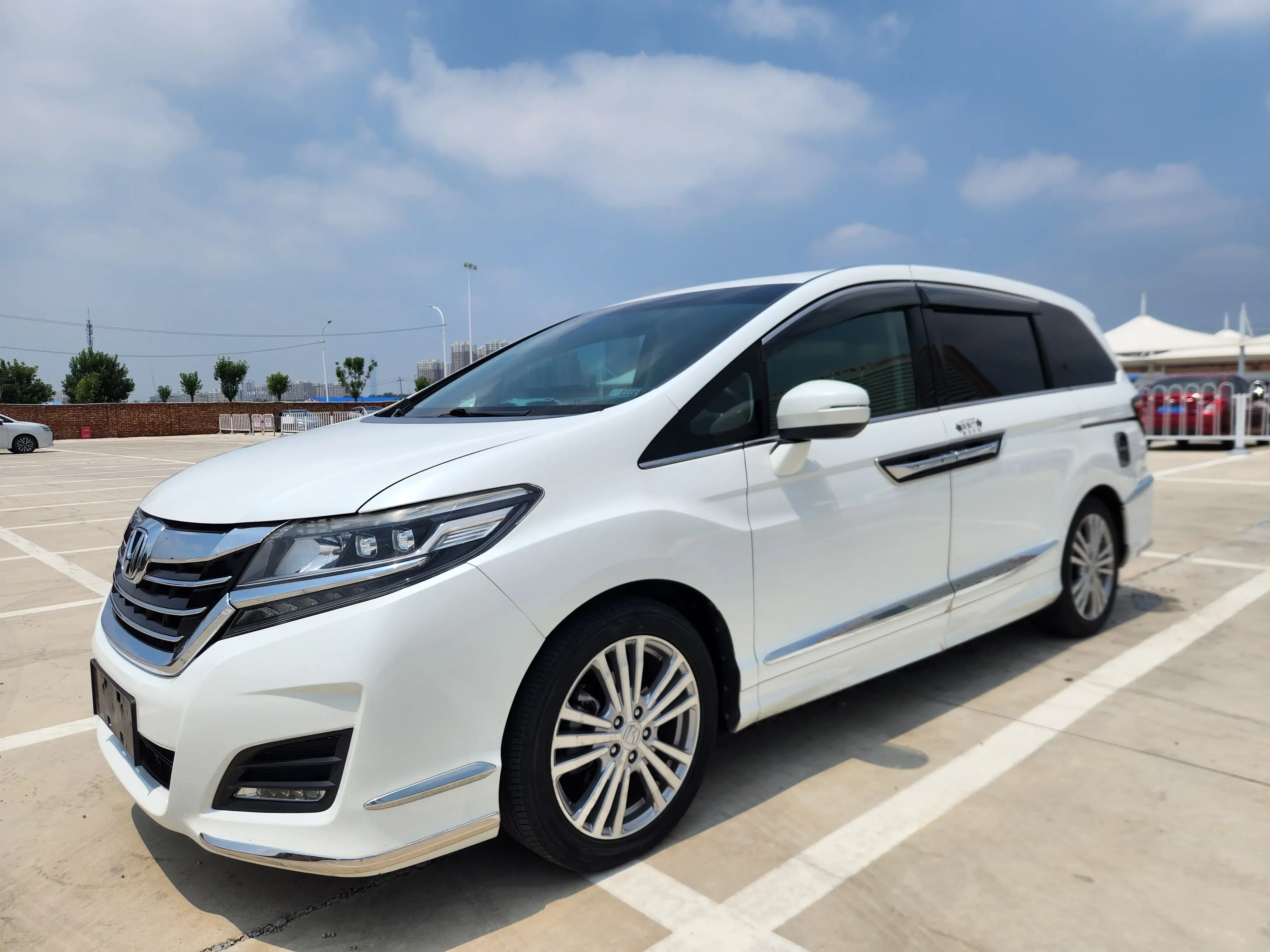 Honda Elysion (Alison)  из Китая