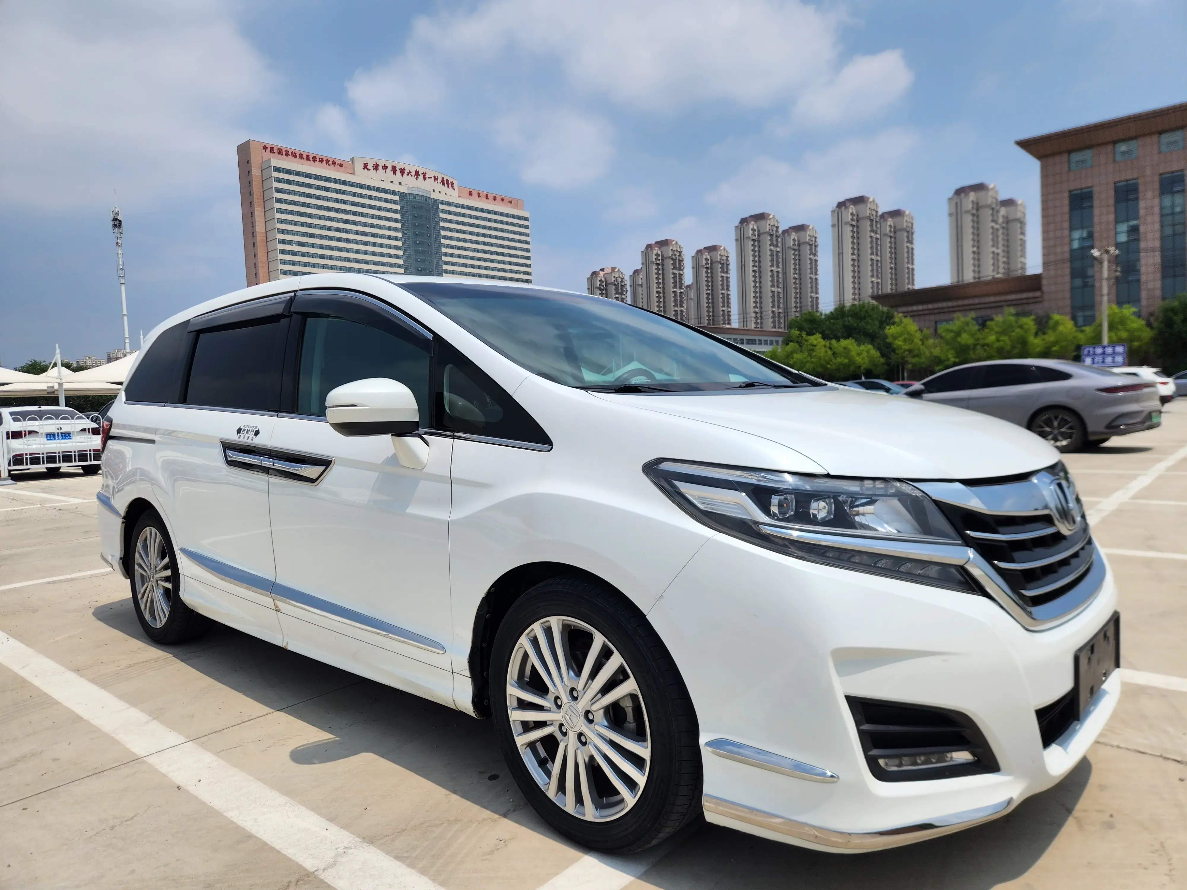 Honda Elysion (Alison)  из Китая