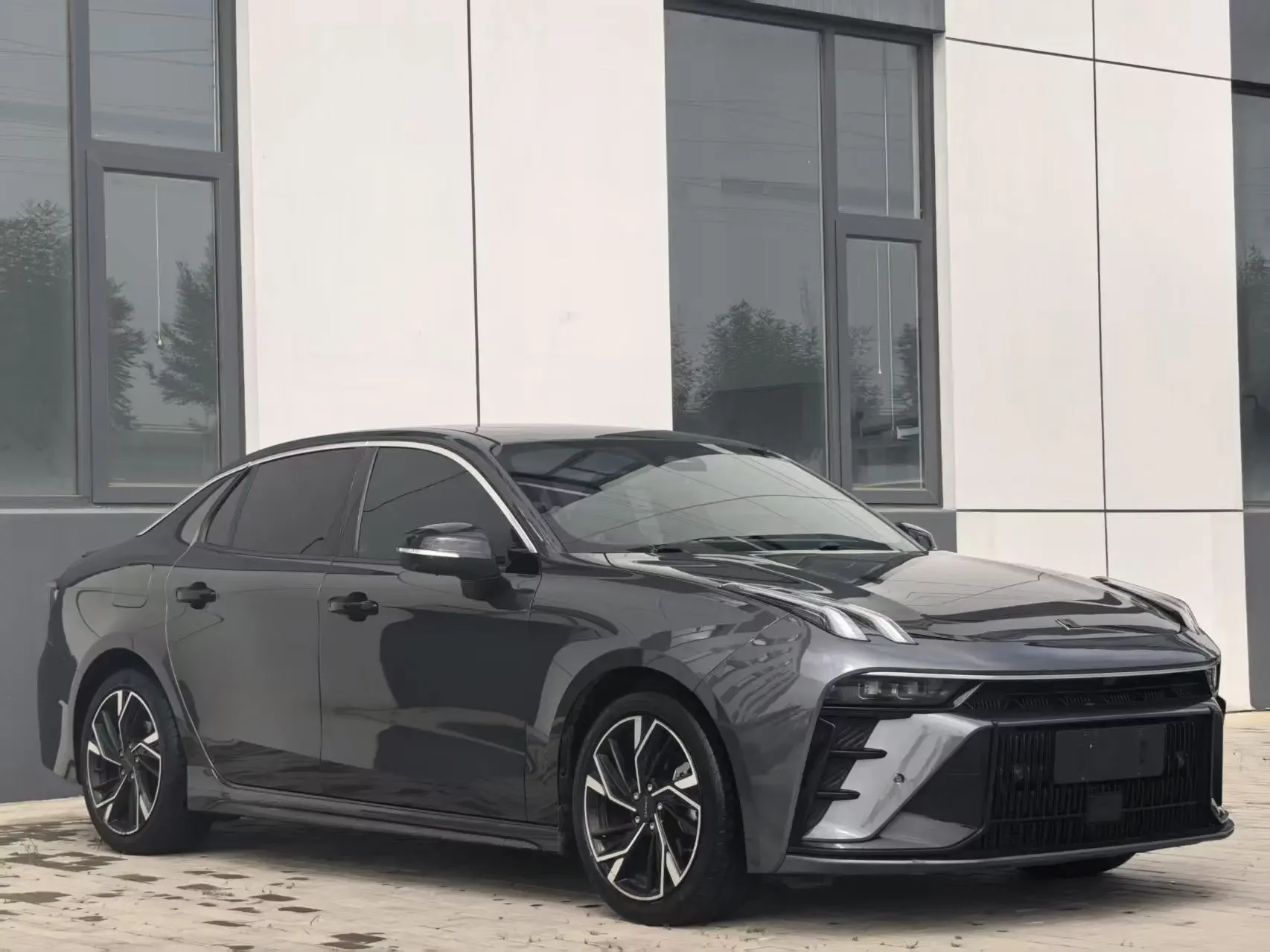 Lynk & Co 03