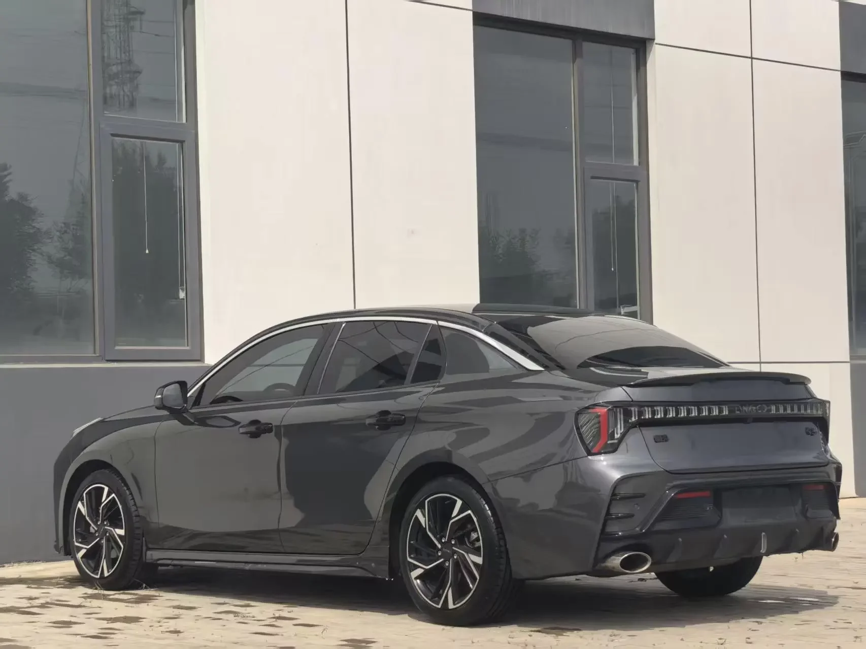 Lynk & Co 03