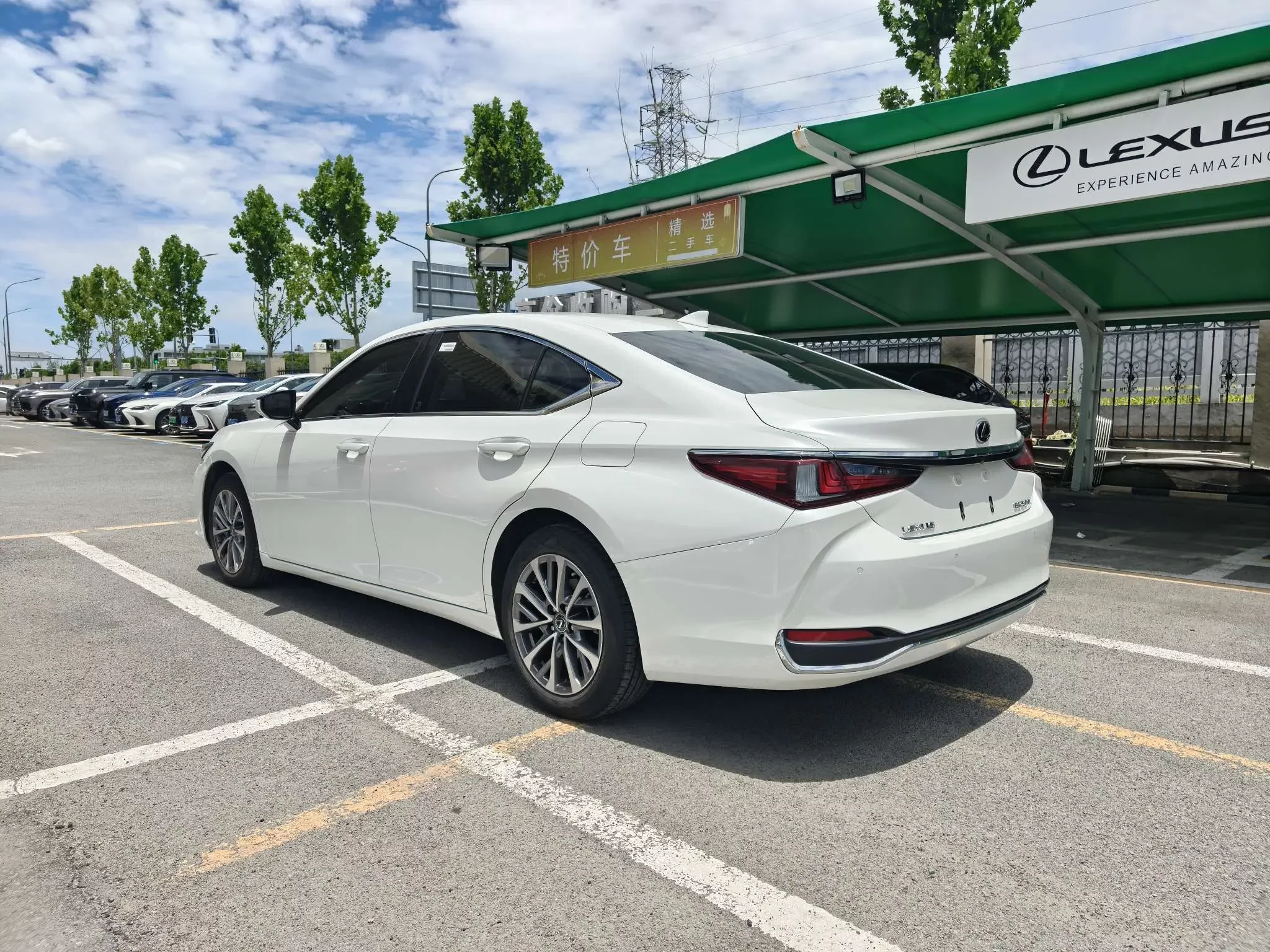 Lexus ES