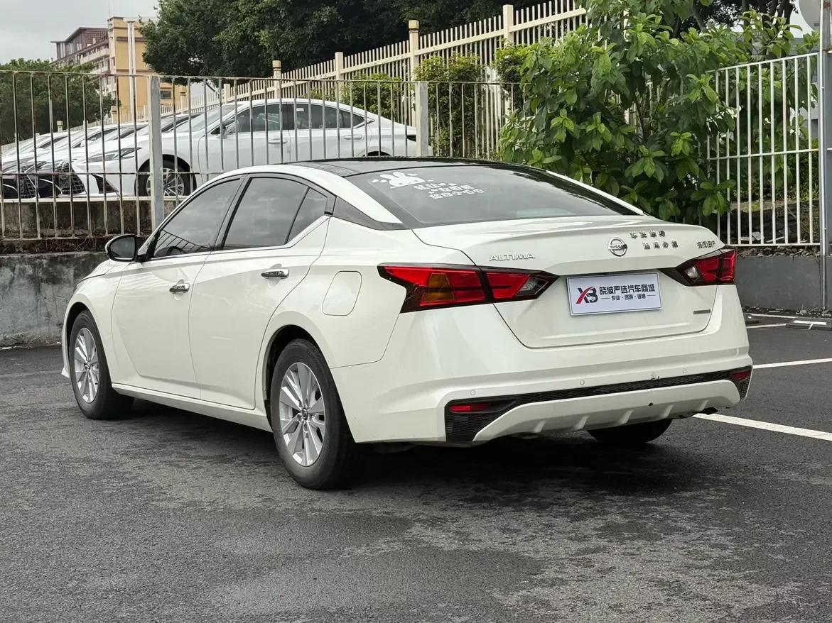 Nissan Altima