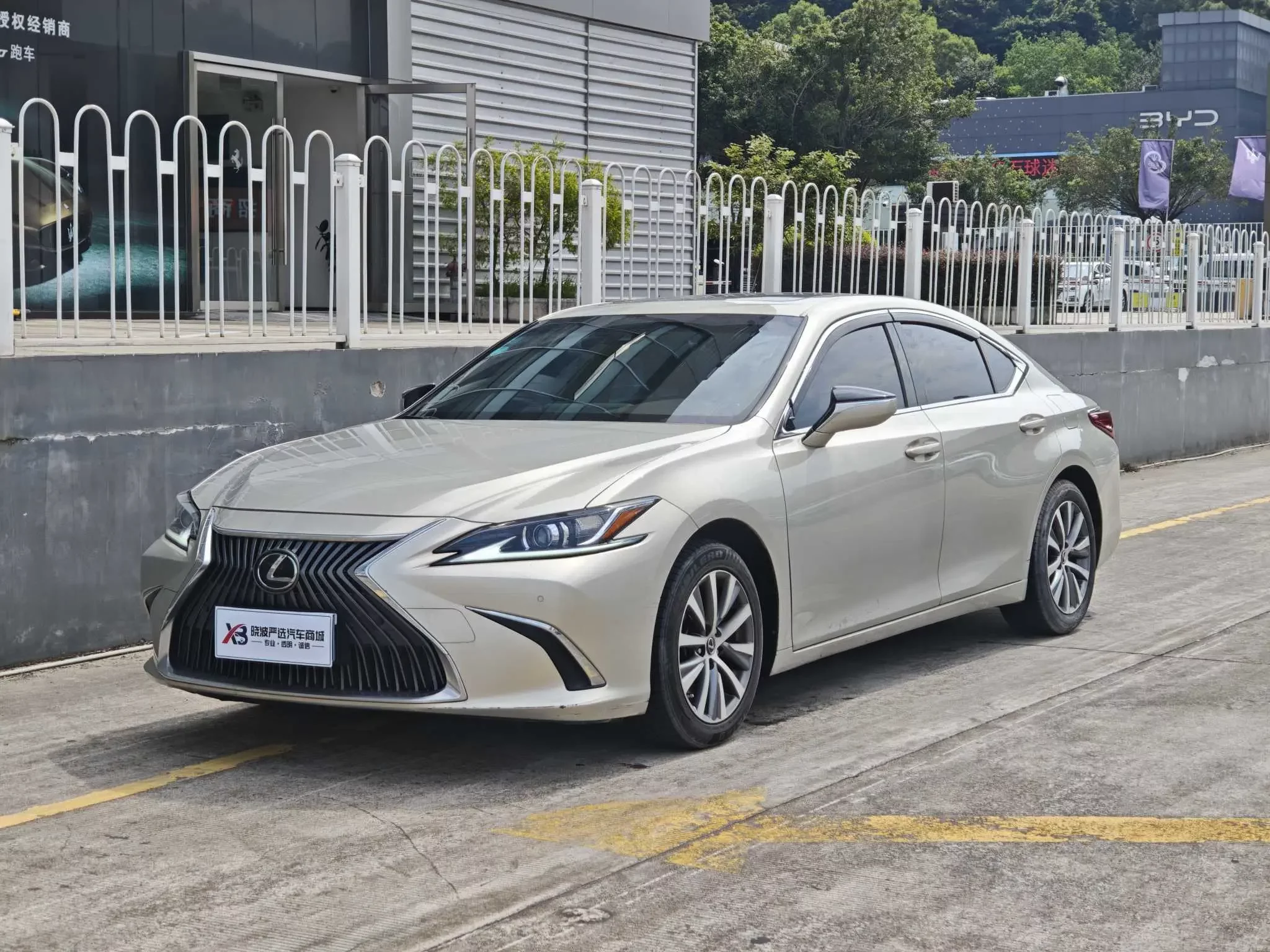 Lexus ES