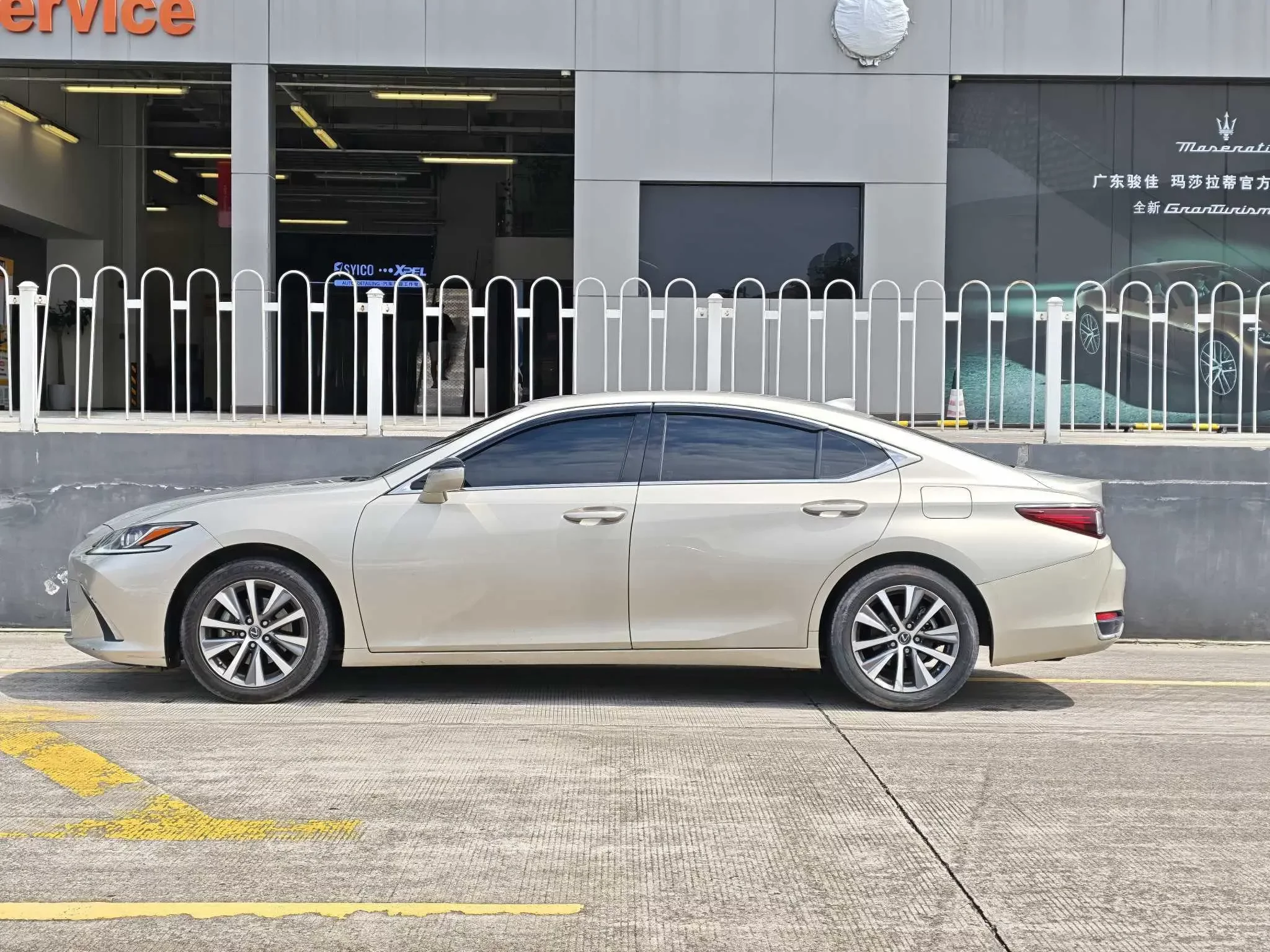 Lexus ES