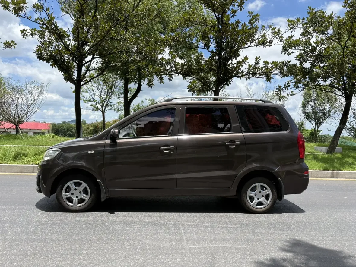 Dongfeng Fengon 330