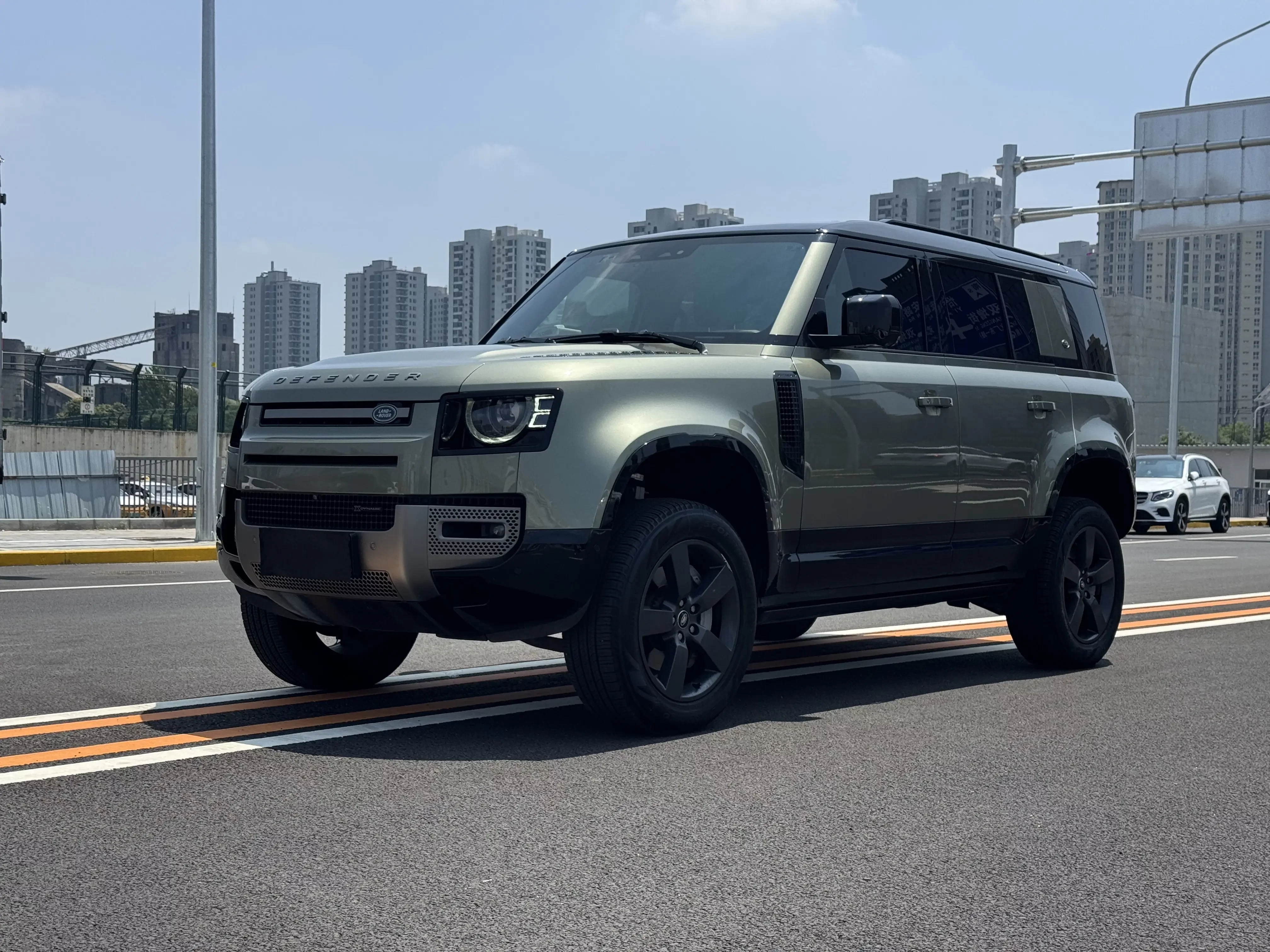 Land Rover guard
