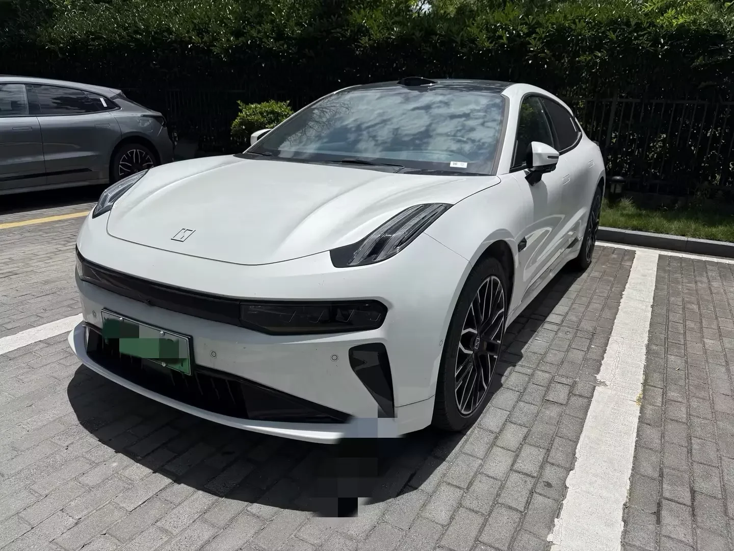 ZEEKR 001