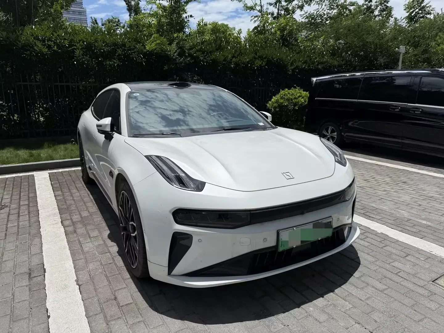 ZEEKR 001