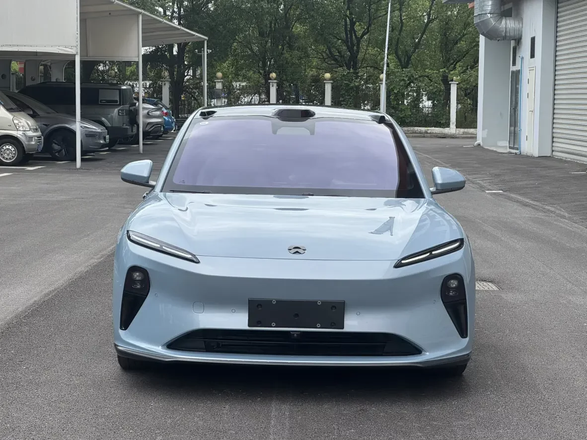 NIO ET5  из Китая