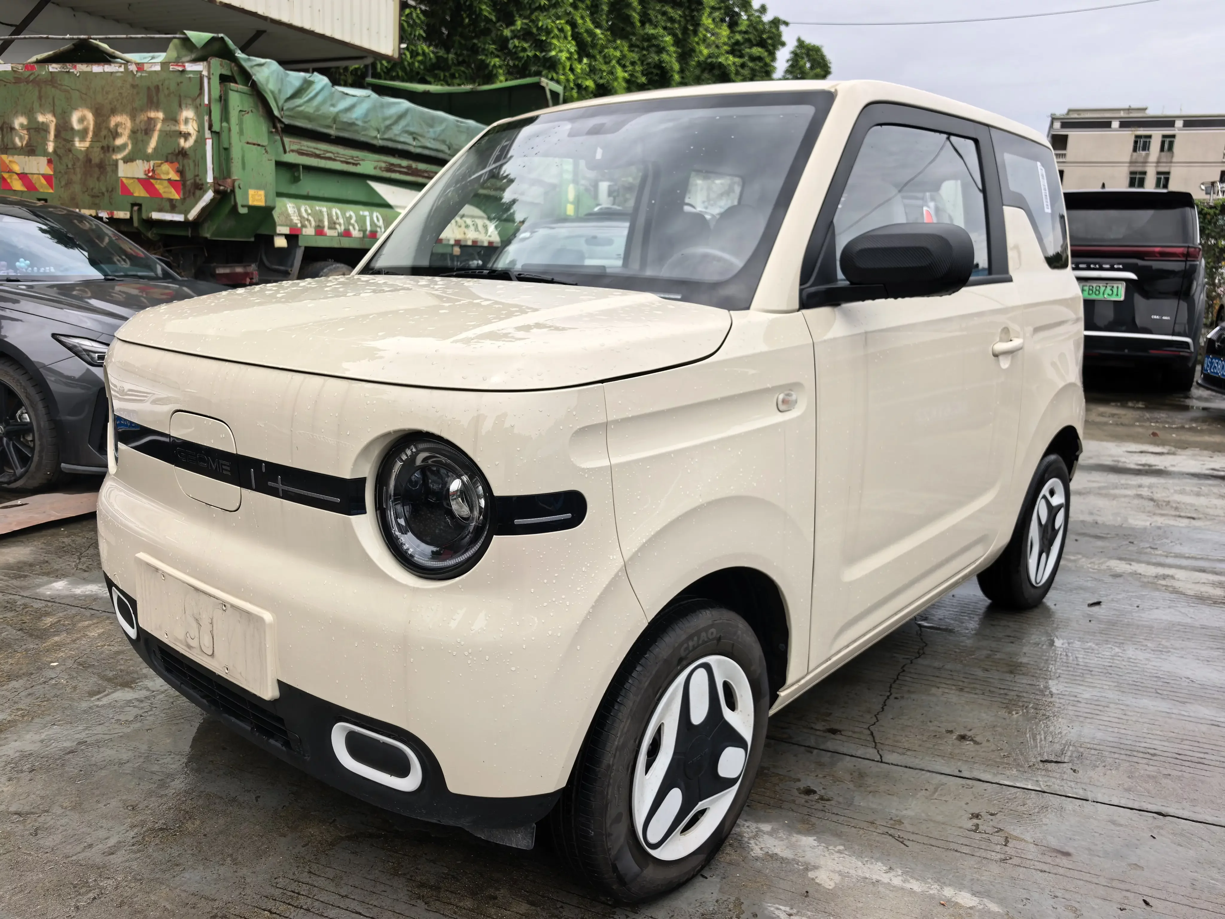 Geely panda