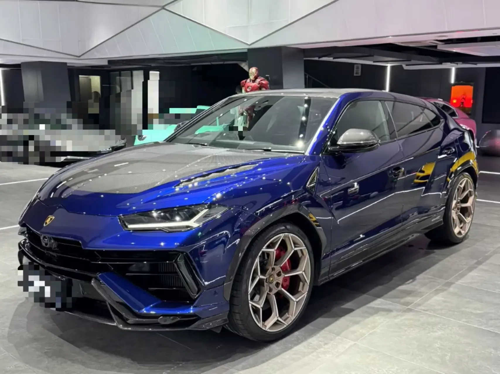 LAMBORGHINI URUS