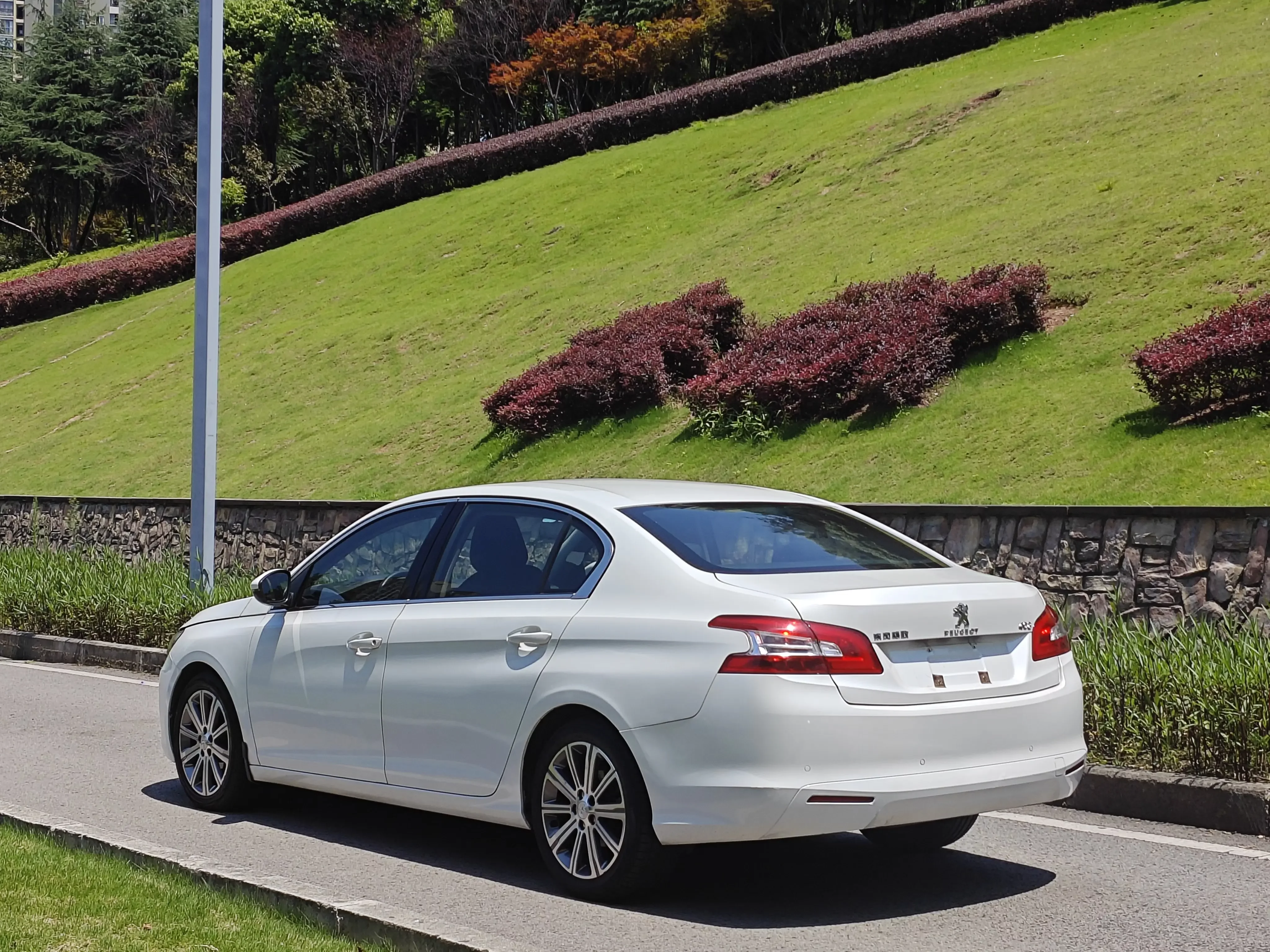 Peugeot 408