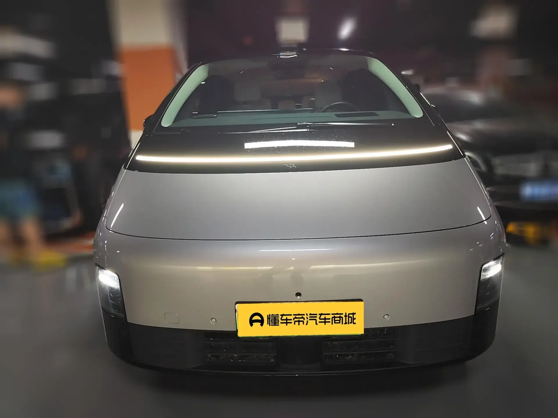 Lixiang MEGA