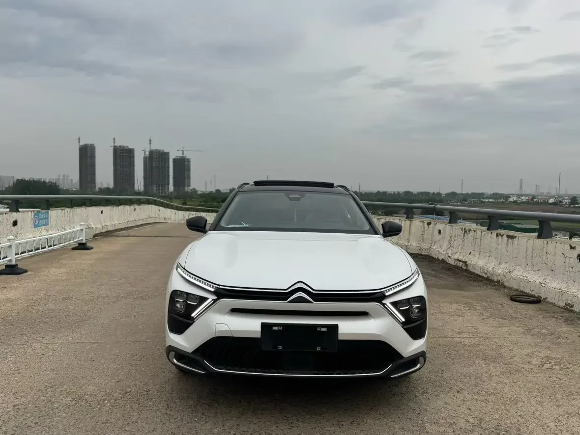 Citroën Versailles C5 X  из Китая