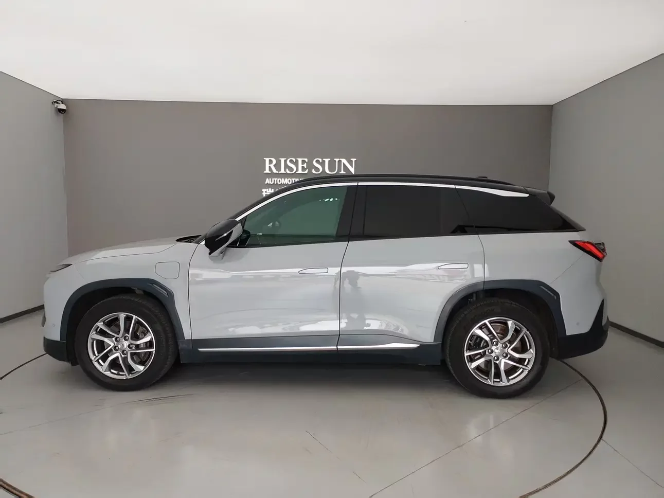 NIO ES6