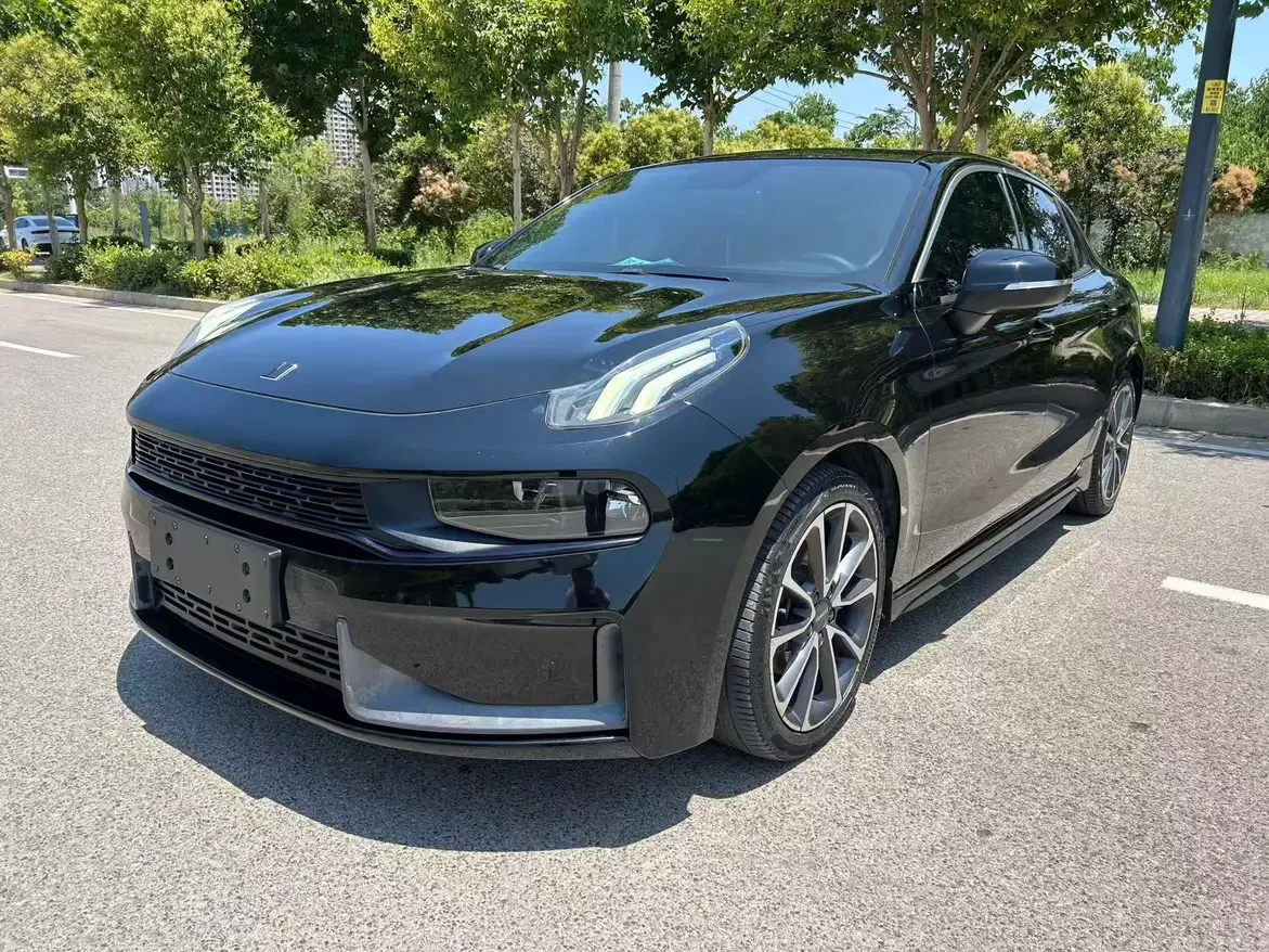 Lynk & Co 03
