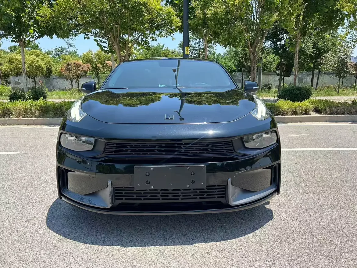 Lynk & Co 03