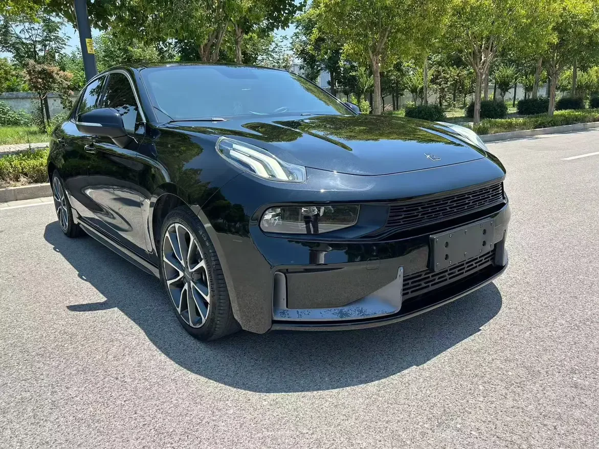 Lynk & Co 03