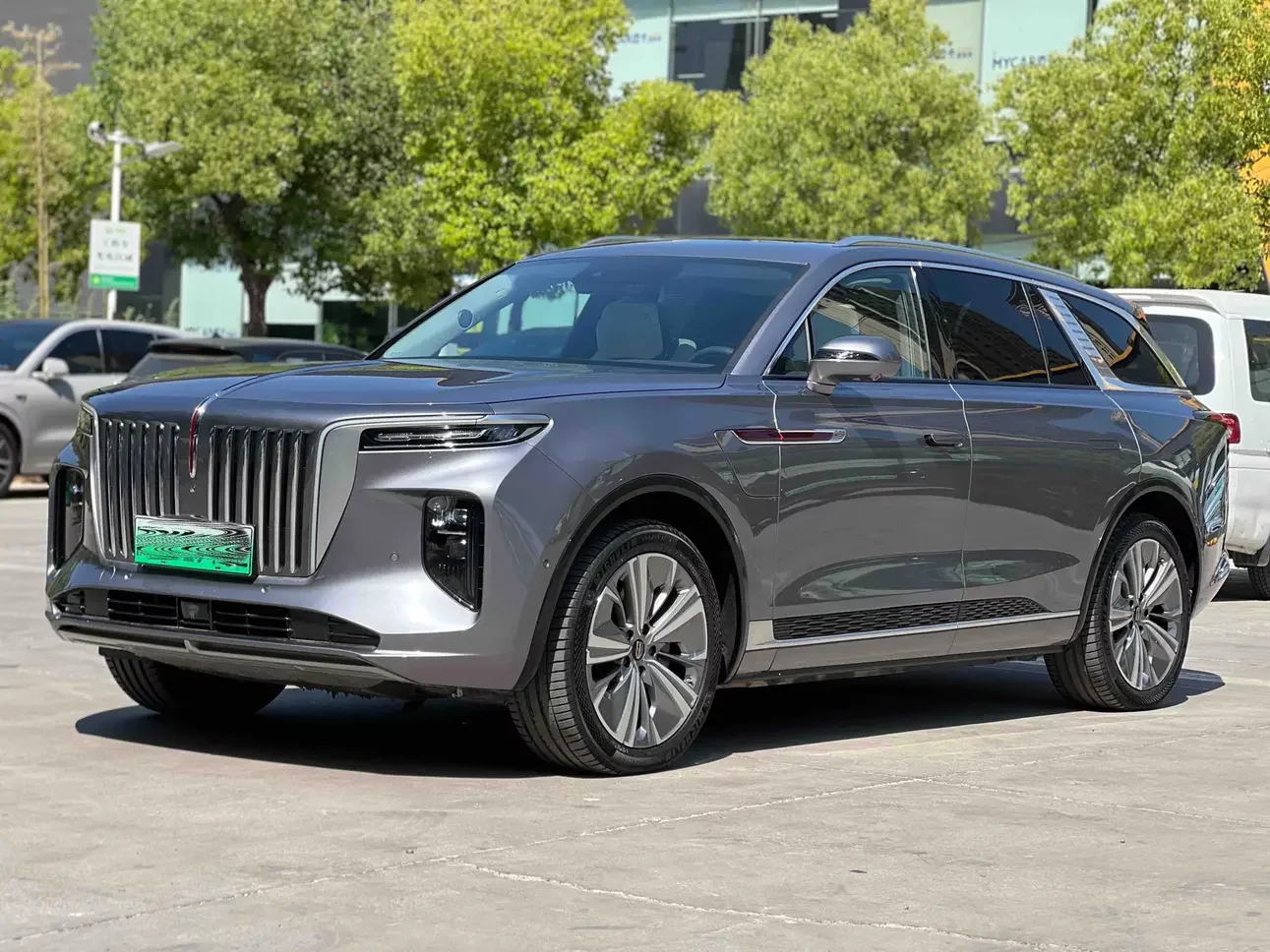 Hongqi E-HS9  из Китая