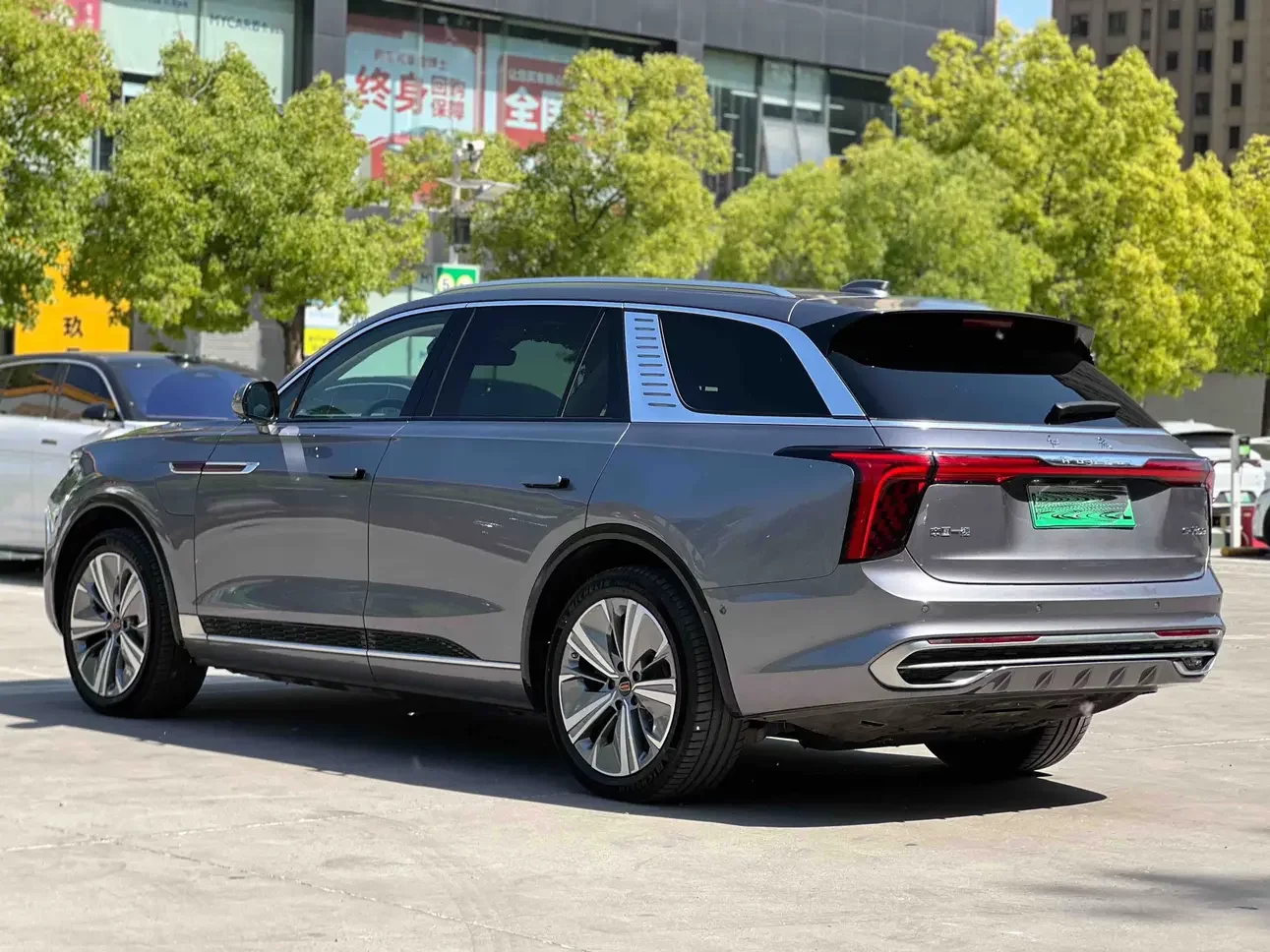 Hongqi E-HS9