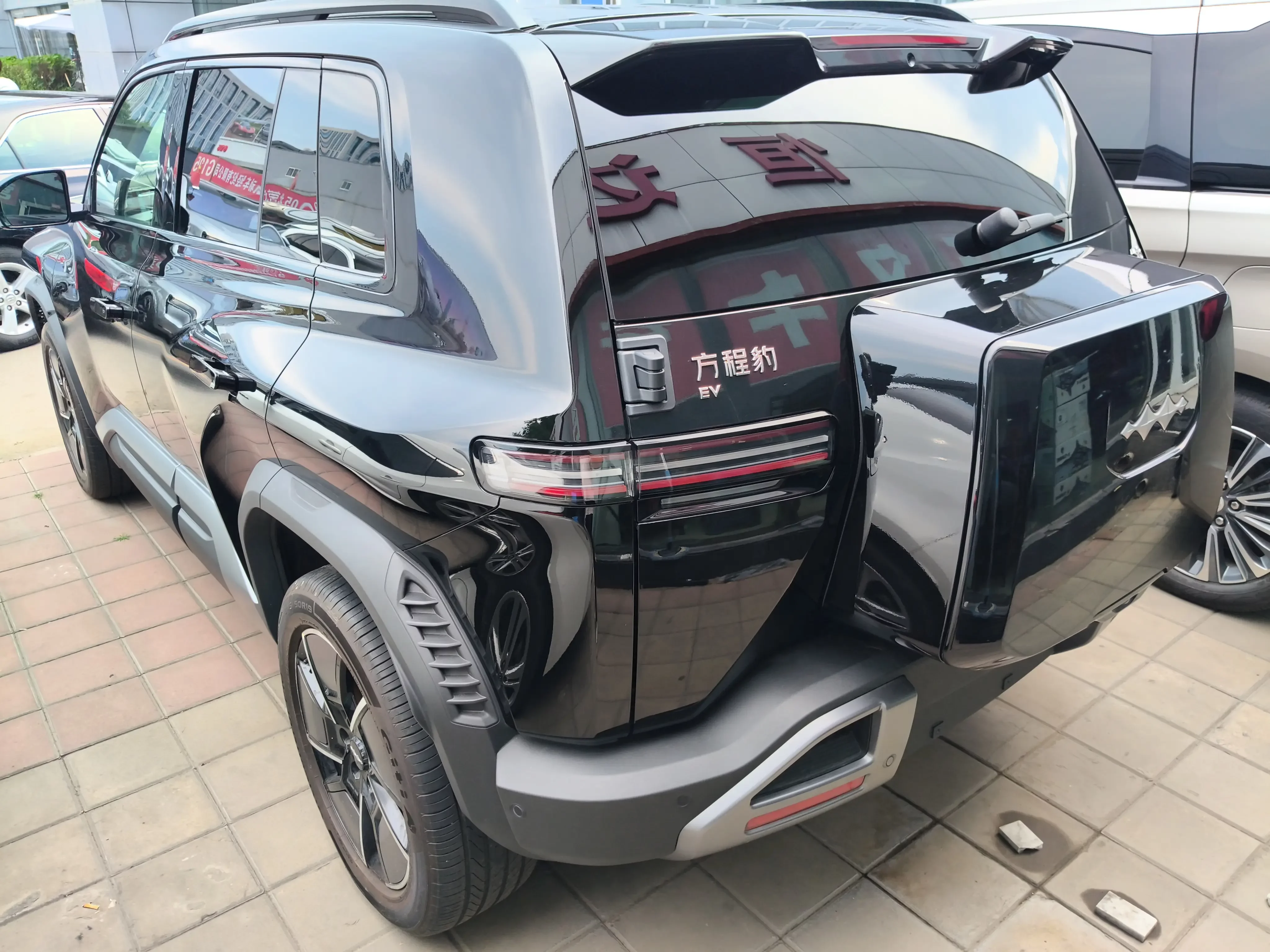 BYD Leopard Titanium 3