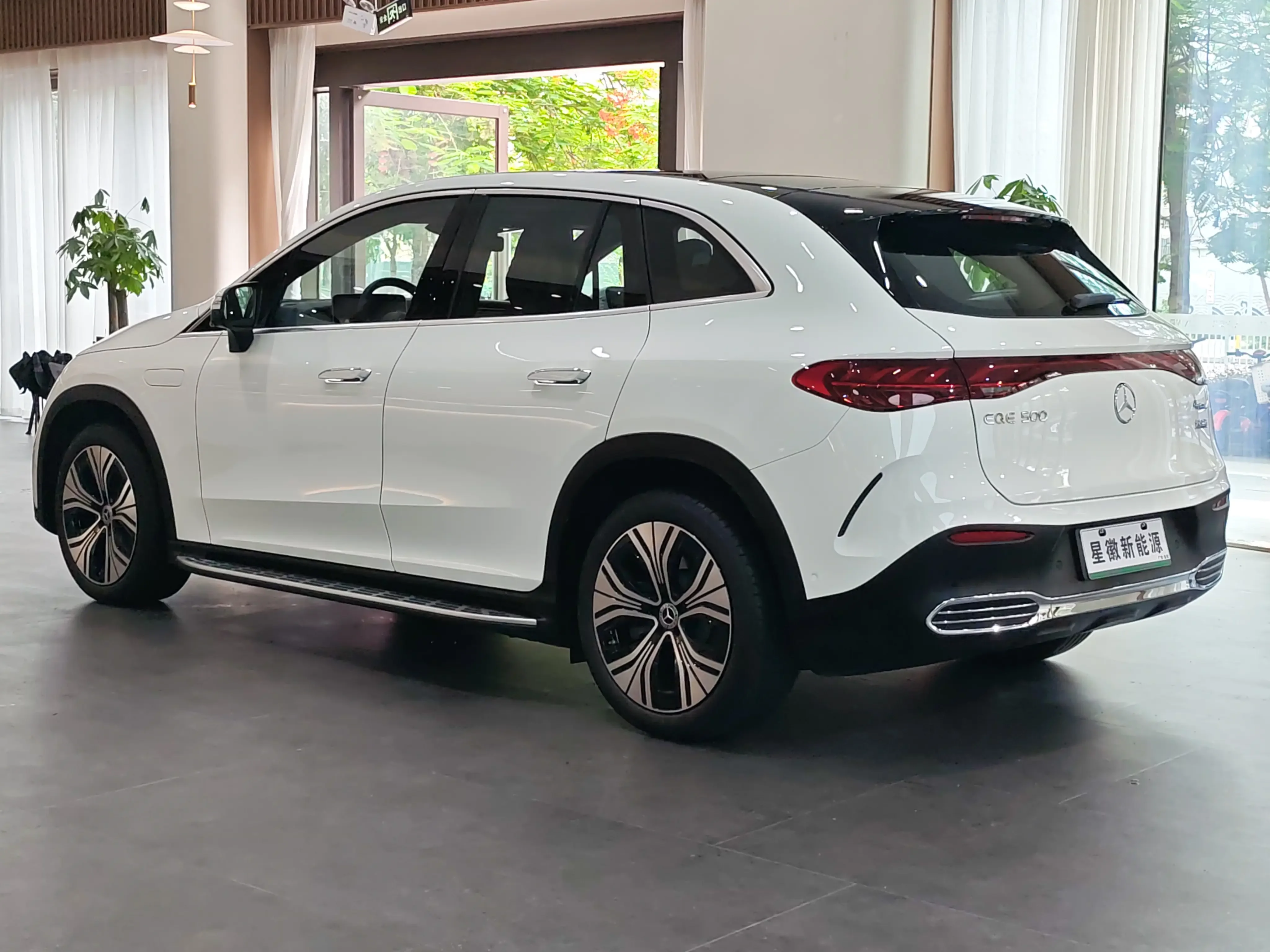 Mercedes-Benz EQE SUV