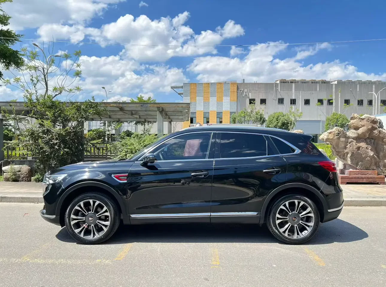Hongqi HS5